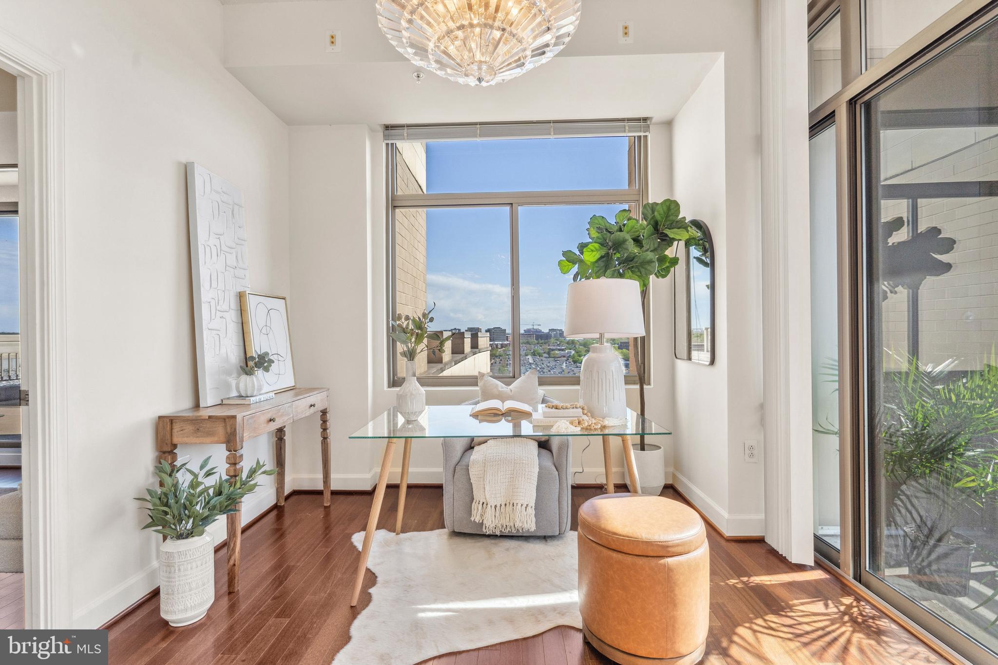 CRYSTAL CITY - Residential