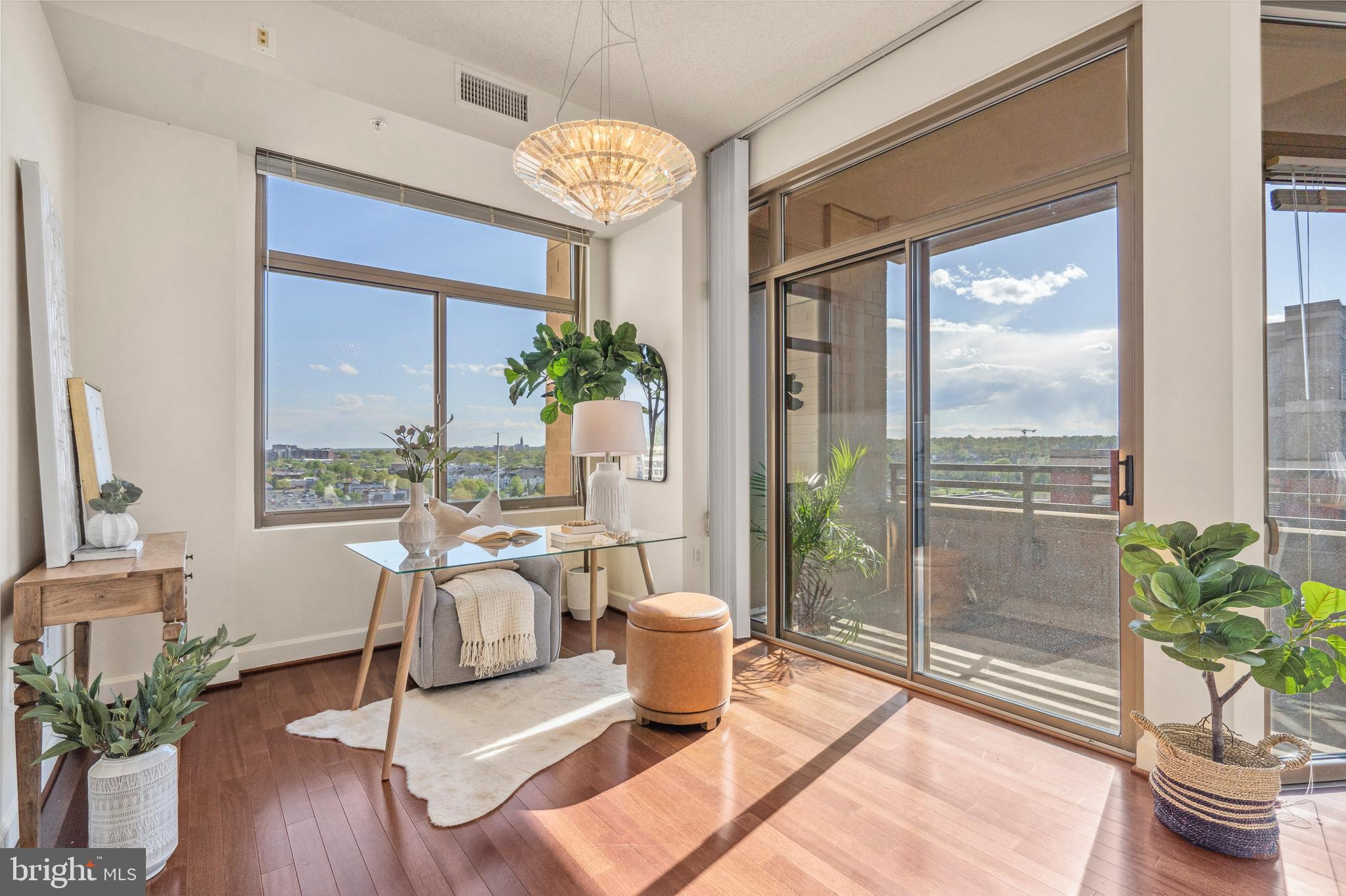 CRYSTAL CITY - Residential