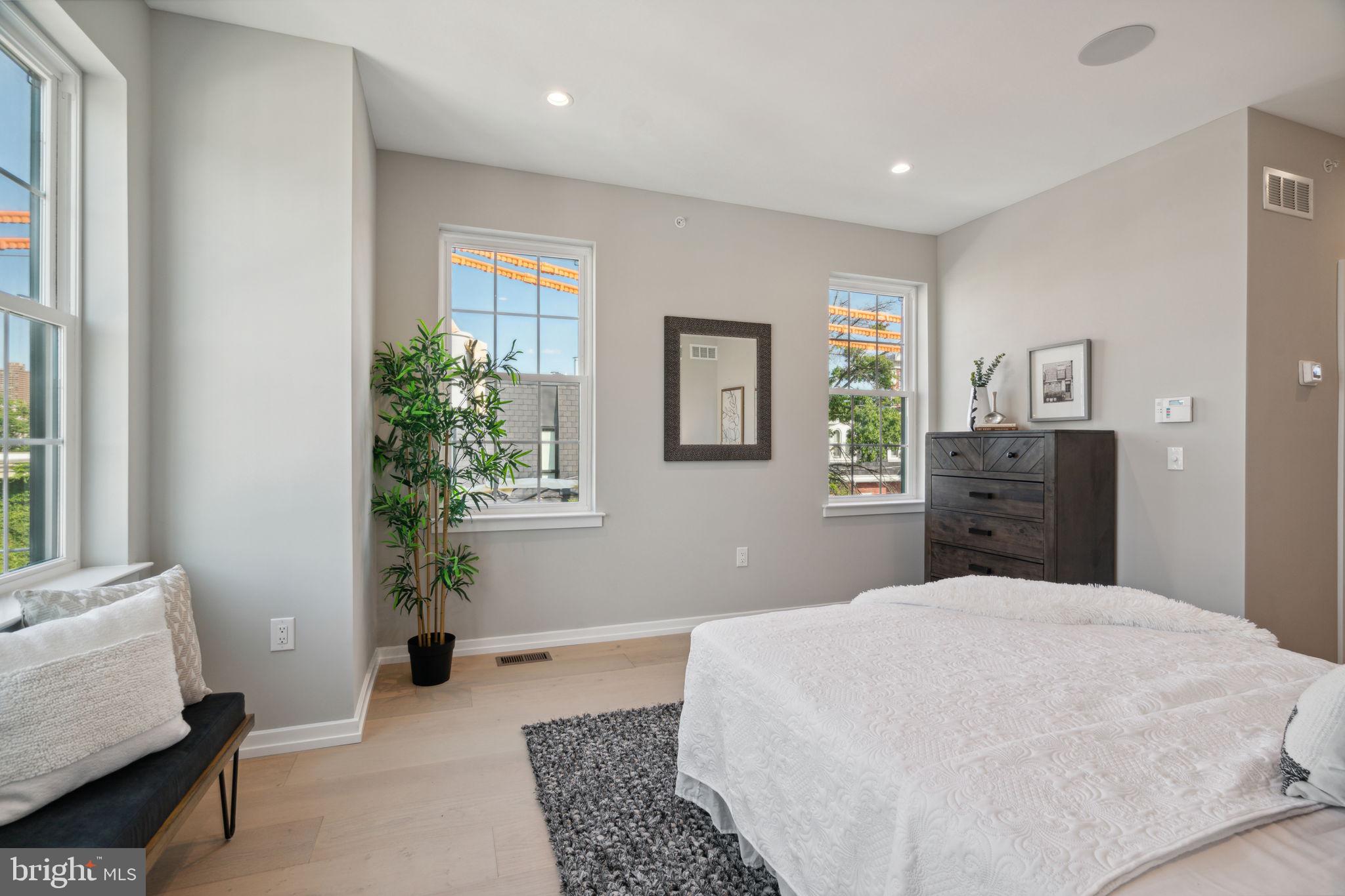 GRADUATE HOSPITAL - Residential