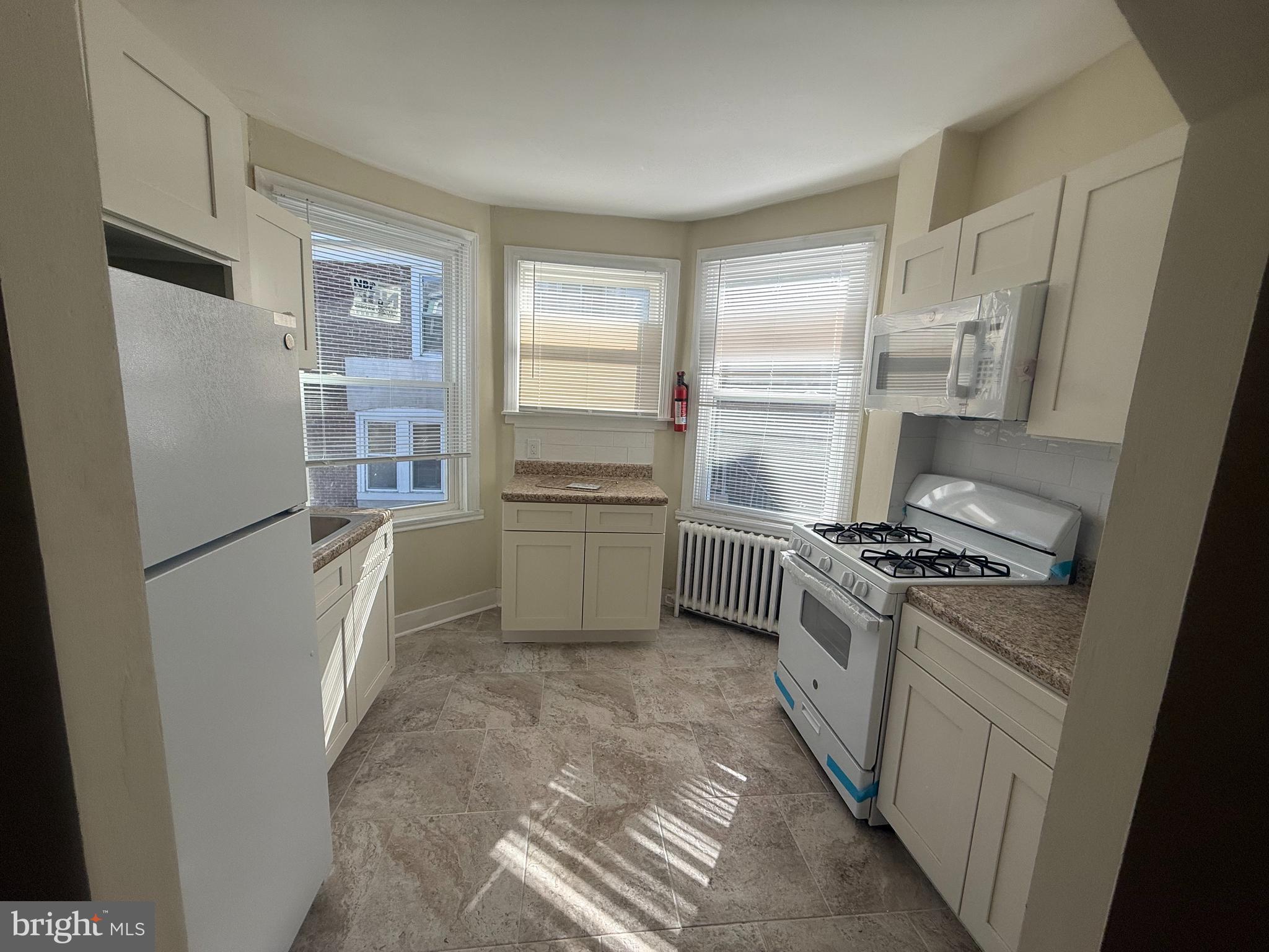 540 E JOHNSON STREET 00