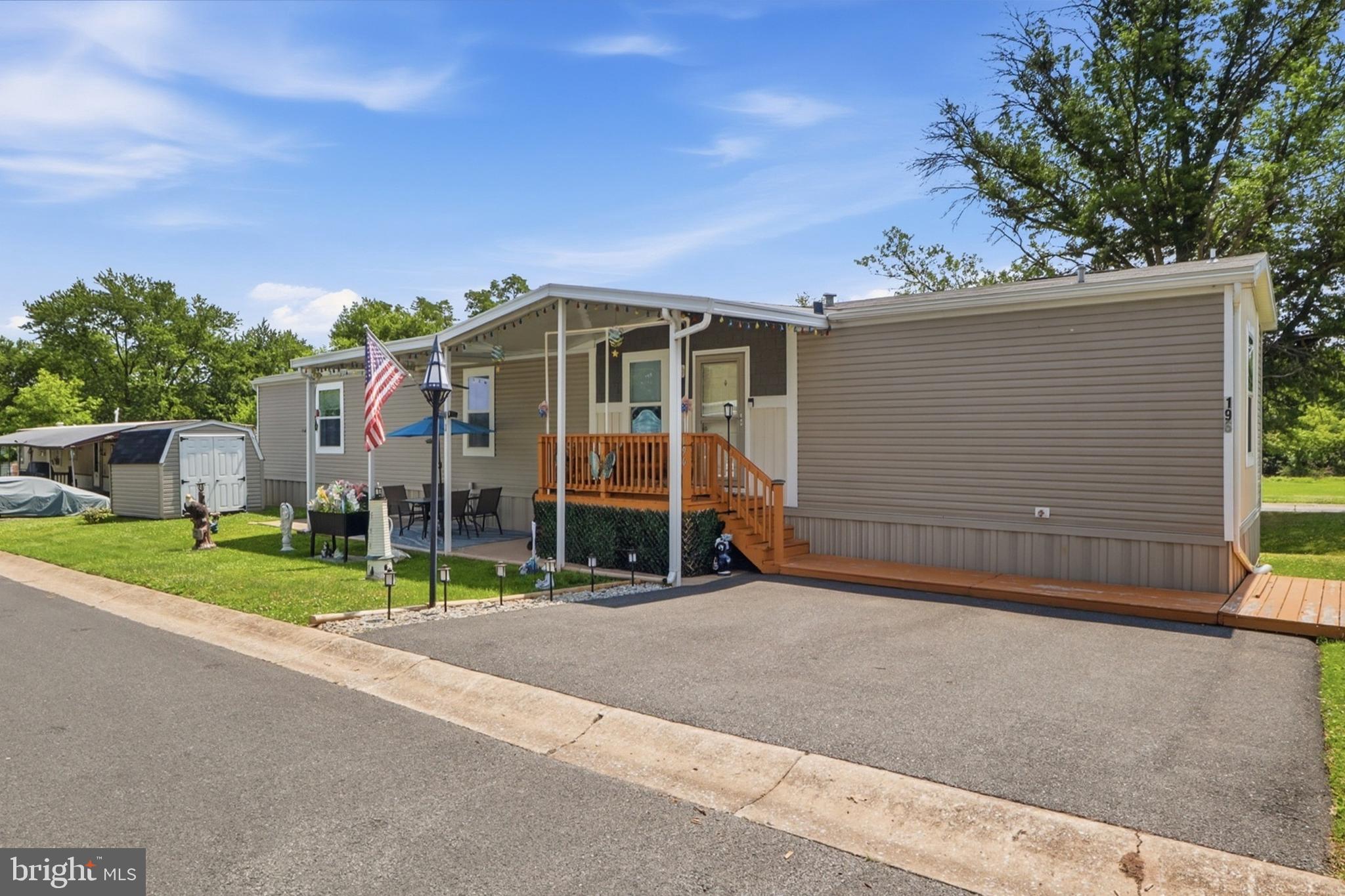196 SHAWNEE AVENUE