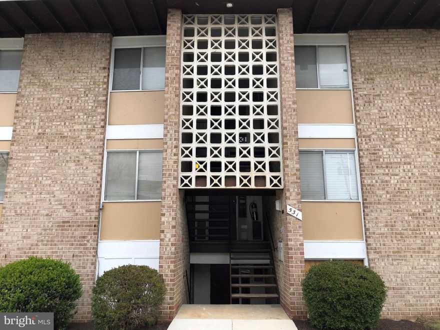 INVESTOR ALERT. 1bed /1 full bath. Cash only. Highly desirable Brookside Park Condos. Minutes to National Harbor, MGM, highways etc. Unit needs work but good investment. Condo fee covers all utilities. Sold as-is.