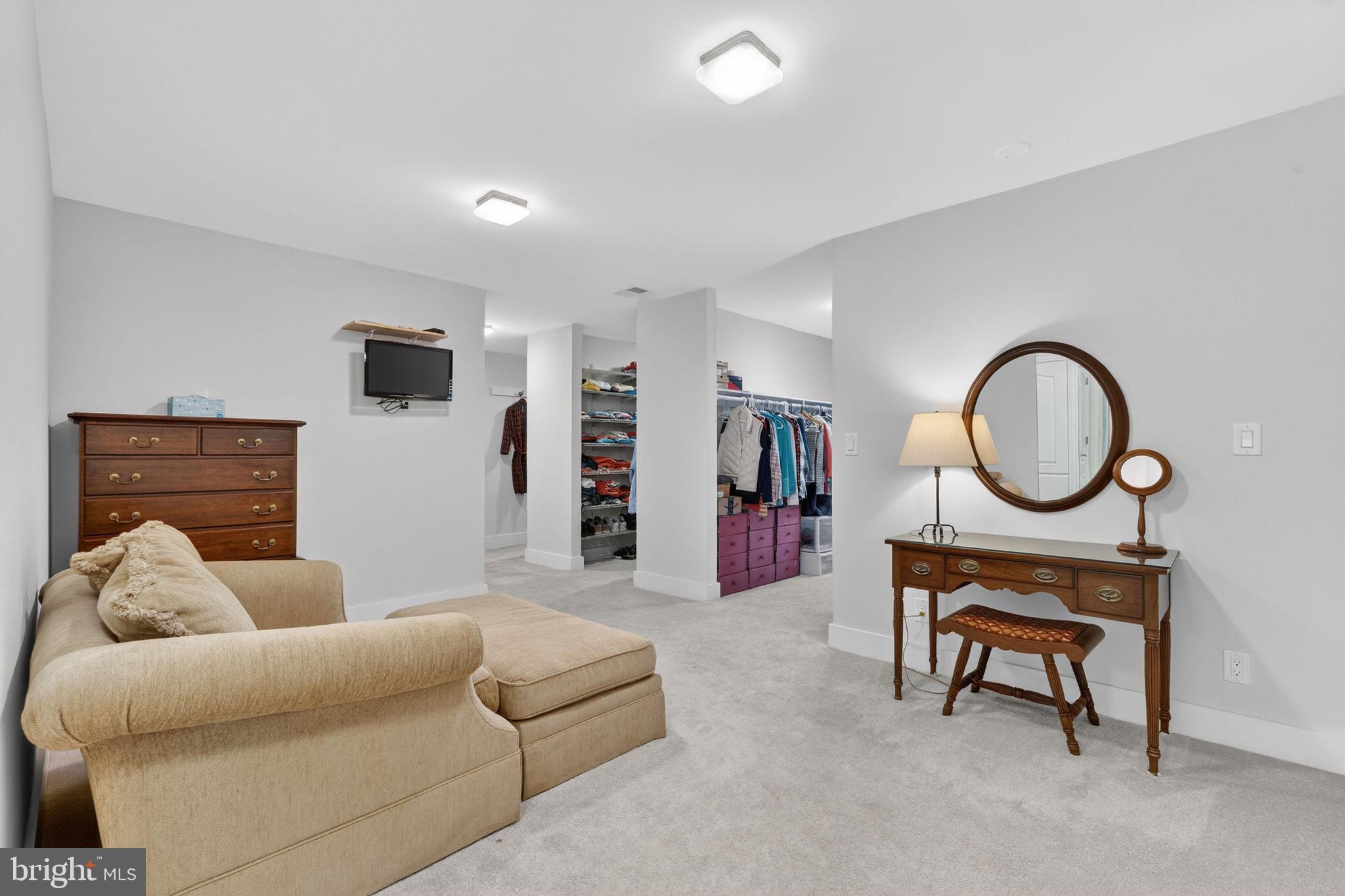 VALEWOOD MANOR - Residential