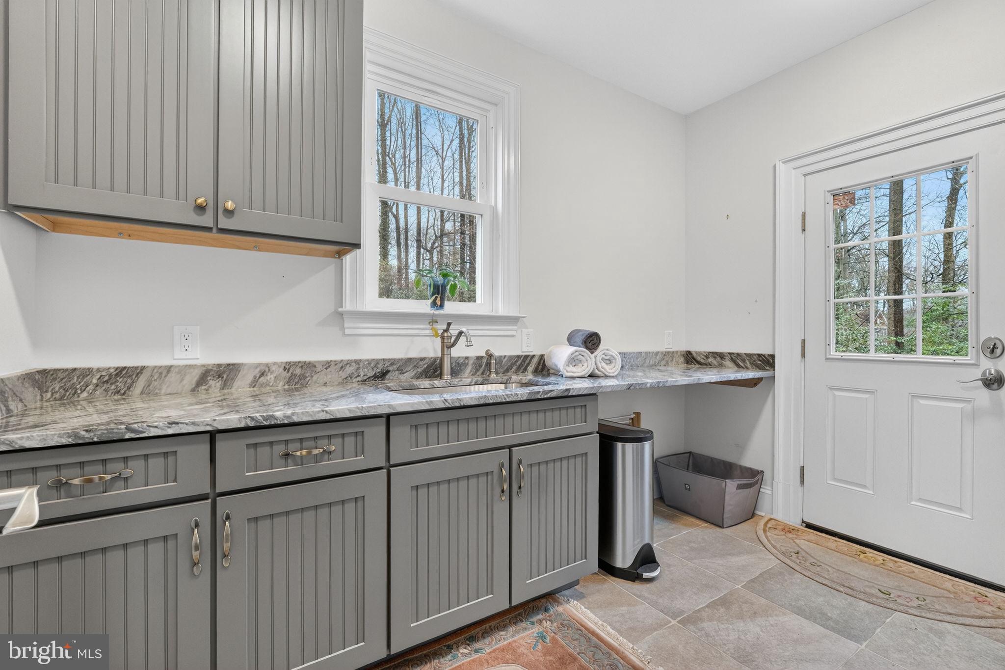 VALEWOOD MANOR - Residential