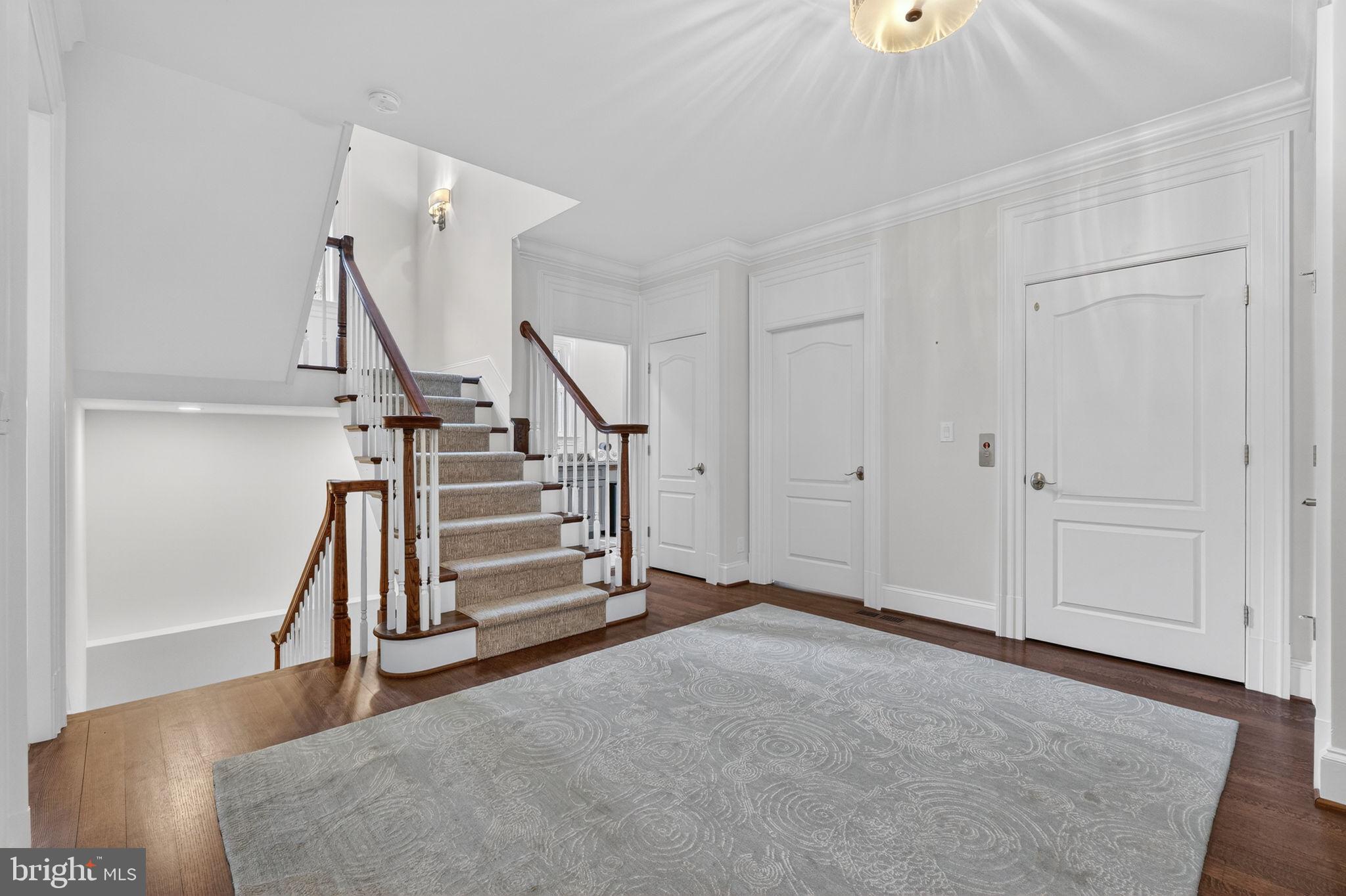 VALEWOOD MANOR - Residential