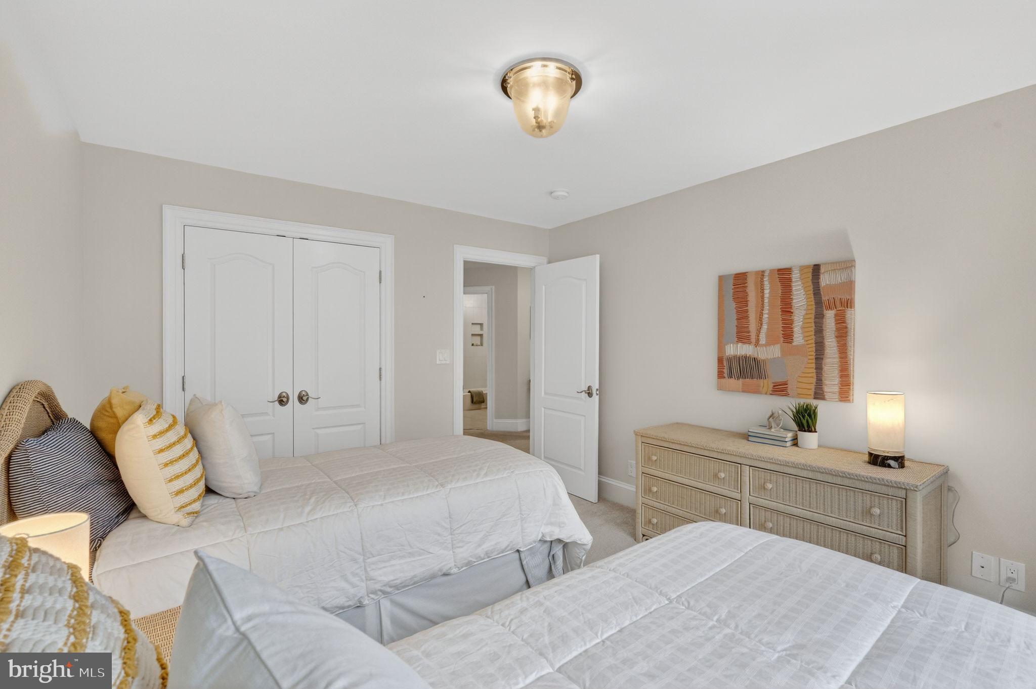 VALEWOOD MANOR - Residential