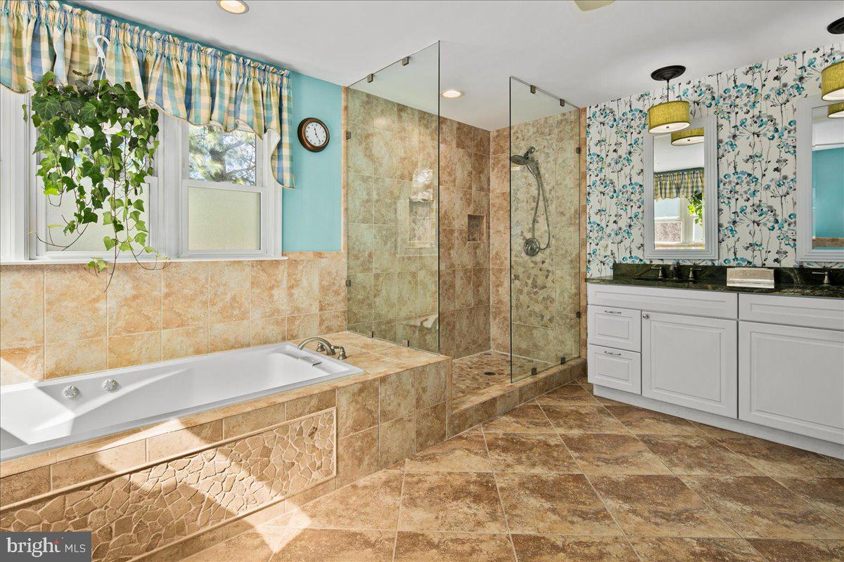 CHARLESTON COLLECTION - Residential