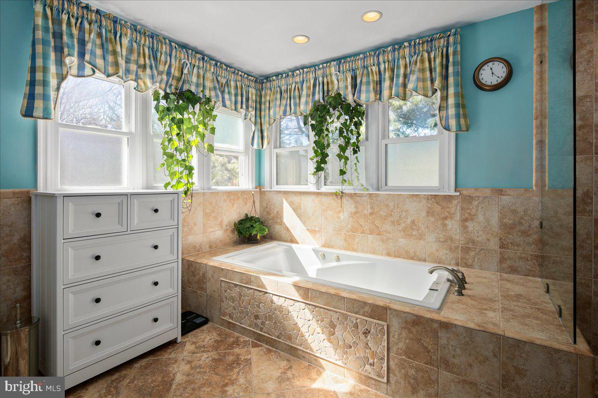 CHARLESTON COLLECTION - Residential