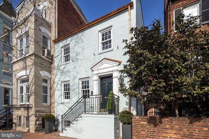 EXTRAORDINARY NEW OFFERING! OLD WORLD GEORGETOWN TRANSFORMED FOR TODAY’S LUXURY CITY LIVING COMPLETE WITH ENORMOUS 2 CAR GARAGE WITH PRIVATE GUEST QUARTERS ABOVE. THIS HOME WAS THOUGHTFULLY REDESIGNED FROM TOP TO BOTTOM FOR GRACIOUS ENTERTAINING AND EASY CITY LIVING BY RENOWNED BUILDERS URBAN CAPITAL DEVELOPMENT. THE PROPERTY WAS COMPLETED IN 2022 AND FEATURES 3 BEDROOMS, 4.5 BATHROOMS PLUS A RARE SEPARATE CARRIAGE HOUSE AND PRIVATE HARDSCAPE GARDEN PERFECT FOR ENTERTAINING. TOP-OF-THE-LINE FINISHES INCLUDE CUSTOM MILLWORK & CABINETRY, WATERWORKS FIXTURES, DUCHATEAU EUROPEAN OAK HARDWOOD FLOORS, WOLF/ MIELE APPLIANCES, PHILLIP JEFFERIES WALL COVERINGS, CALACATTA MARBLE AND CIRCA LIGHTING. NO DETAIL WAS OVERLOOKED INCLUDING FULLY INTEGRATED SMART HOME AUTOMATION, SPEAKERS, DIMMERS AND COMPREHENSIVE SECURITY SYSTEM COMPLETE WITH FRONT AND REAR CAMERAS. THIS BESPOKE RENOVATION COMPLETE IS UNMATCHED IN TODAY’S MARKET.