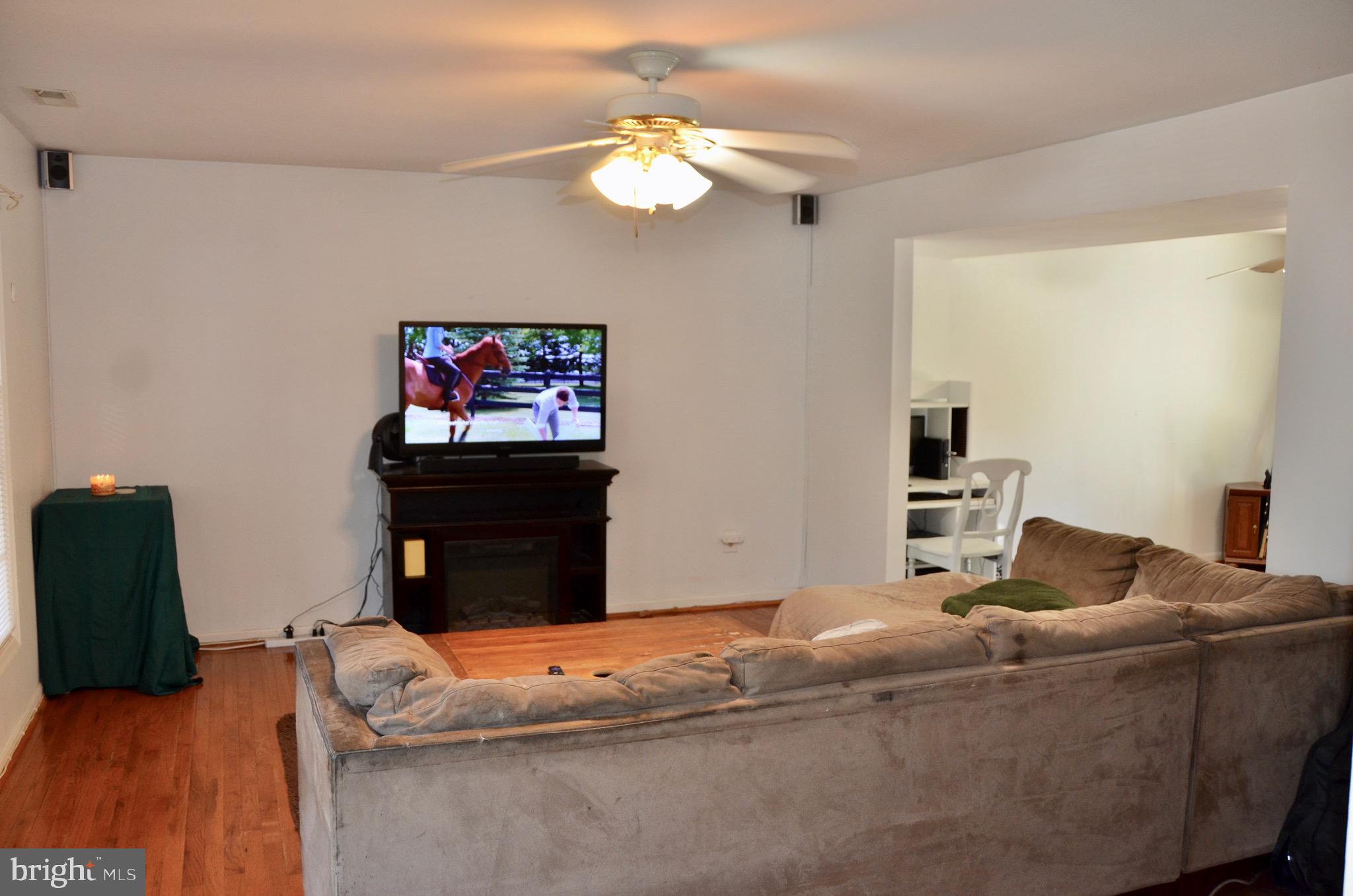 WOODLAND BEACH - Residential