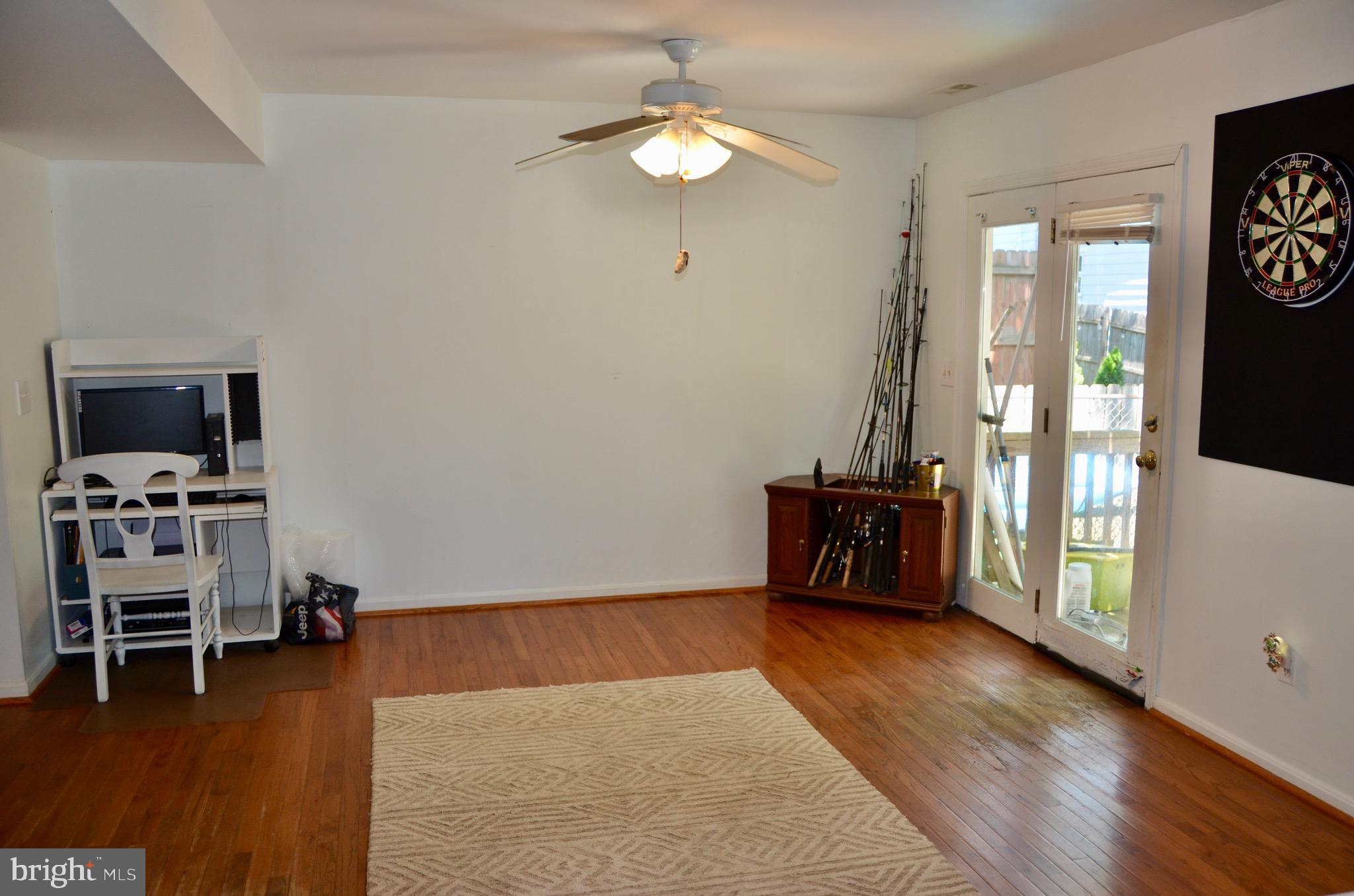 WOODLAND BEACH - Residential