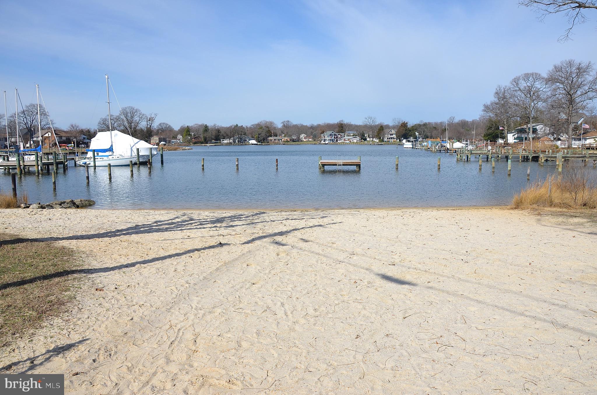WOODLAND BEACH - Residential