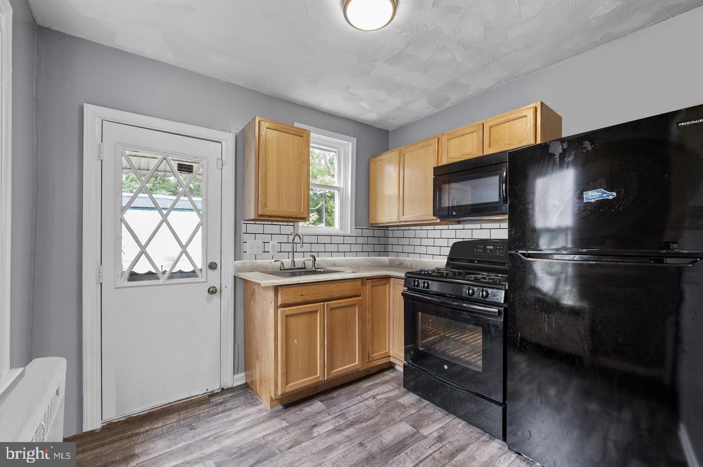 2211 N LOCUST STREET