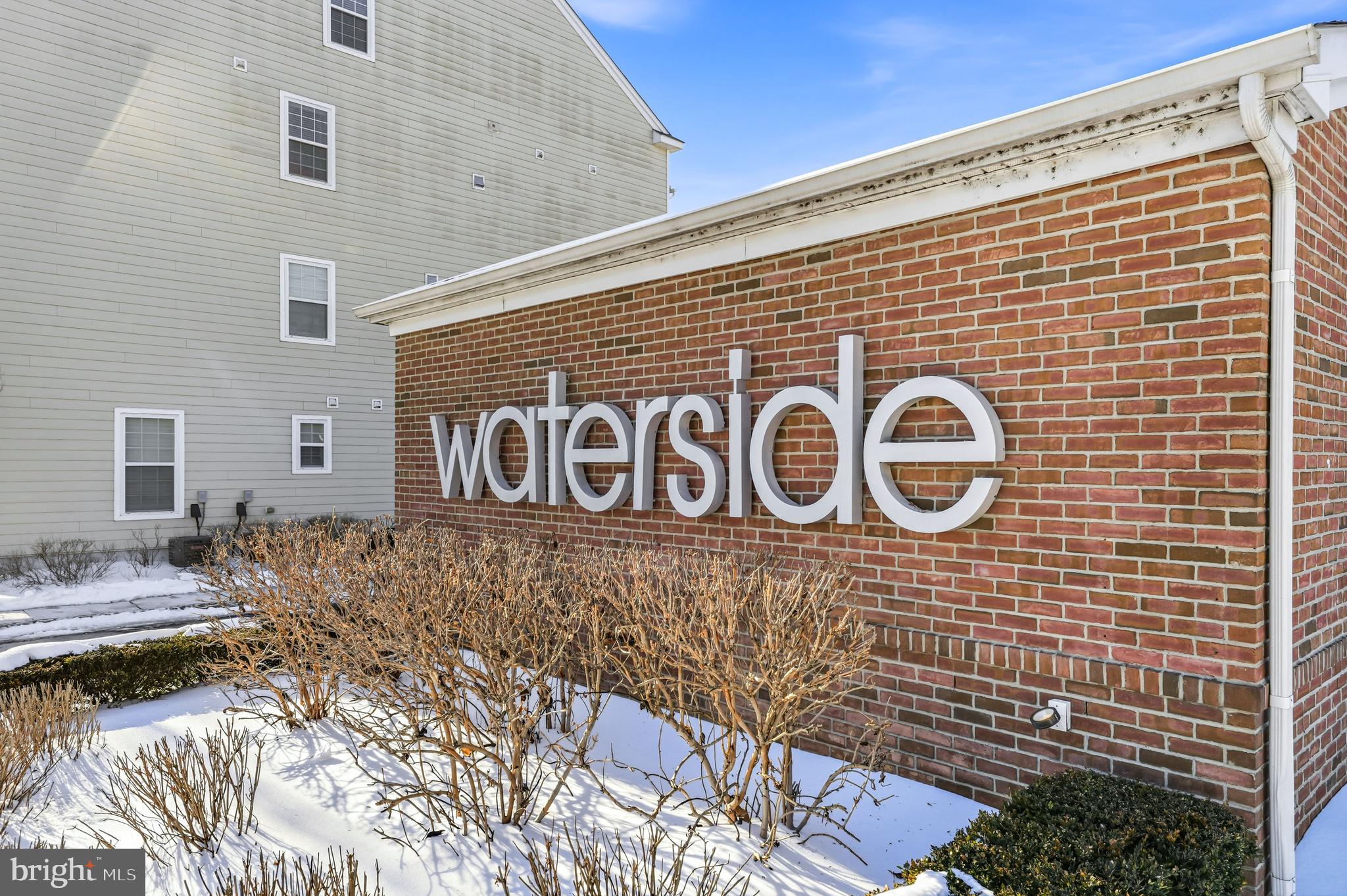 WATERSIDE - Residential