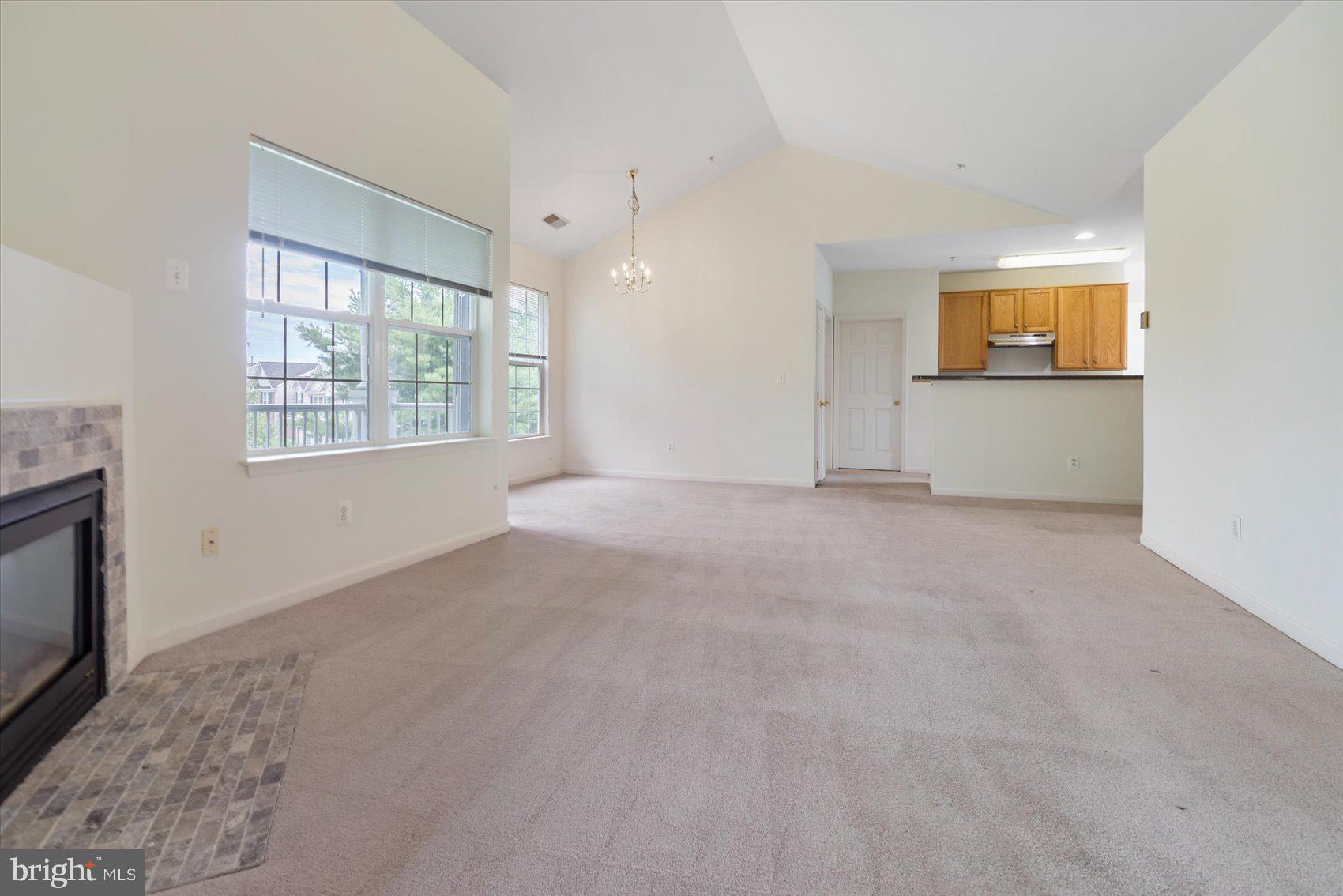 HOLLINGTON AT THE POINTE - Residential