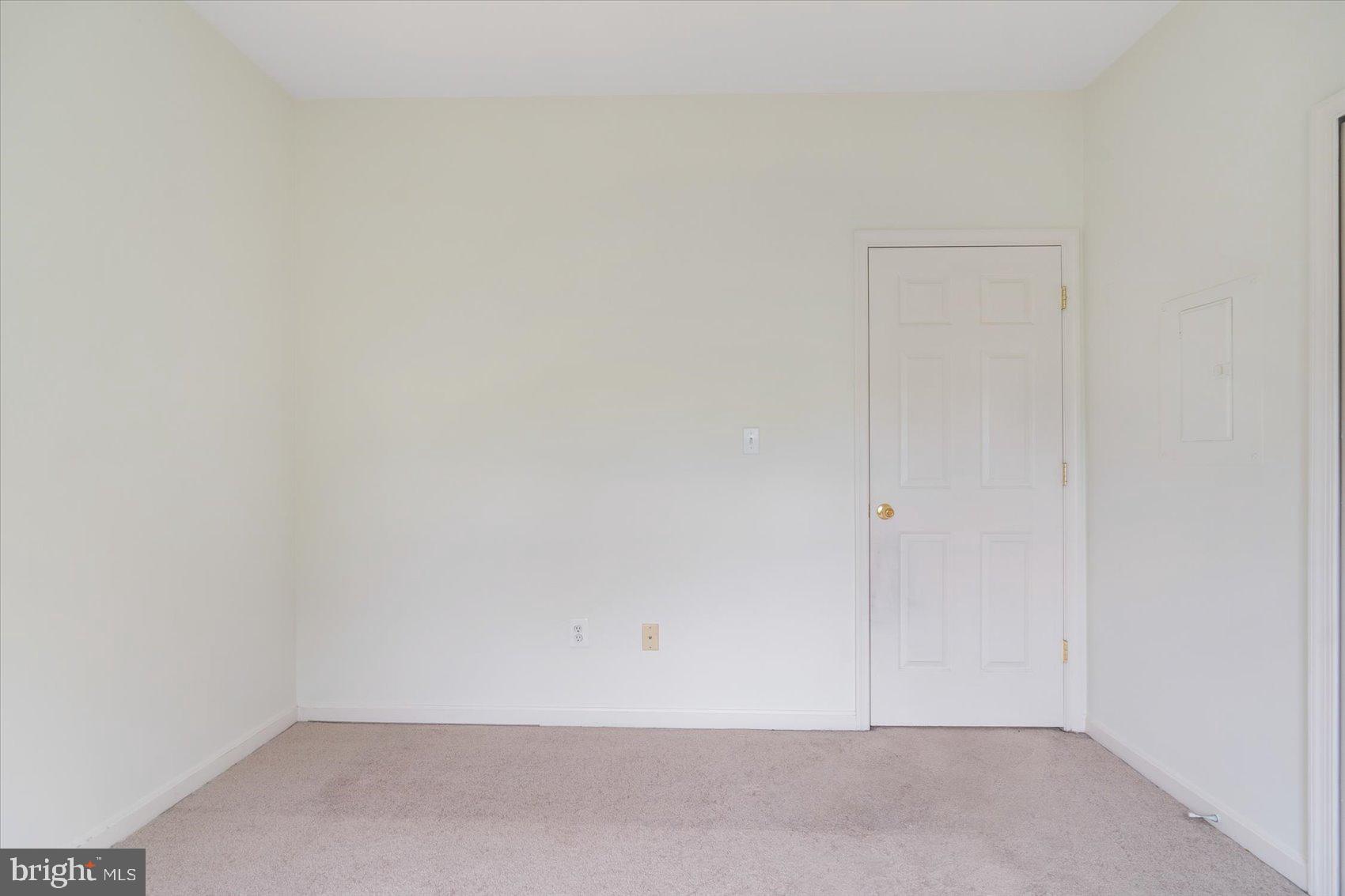 HOLLINGTON AT THE POINTE - Residential