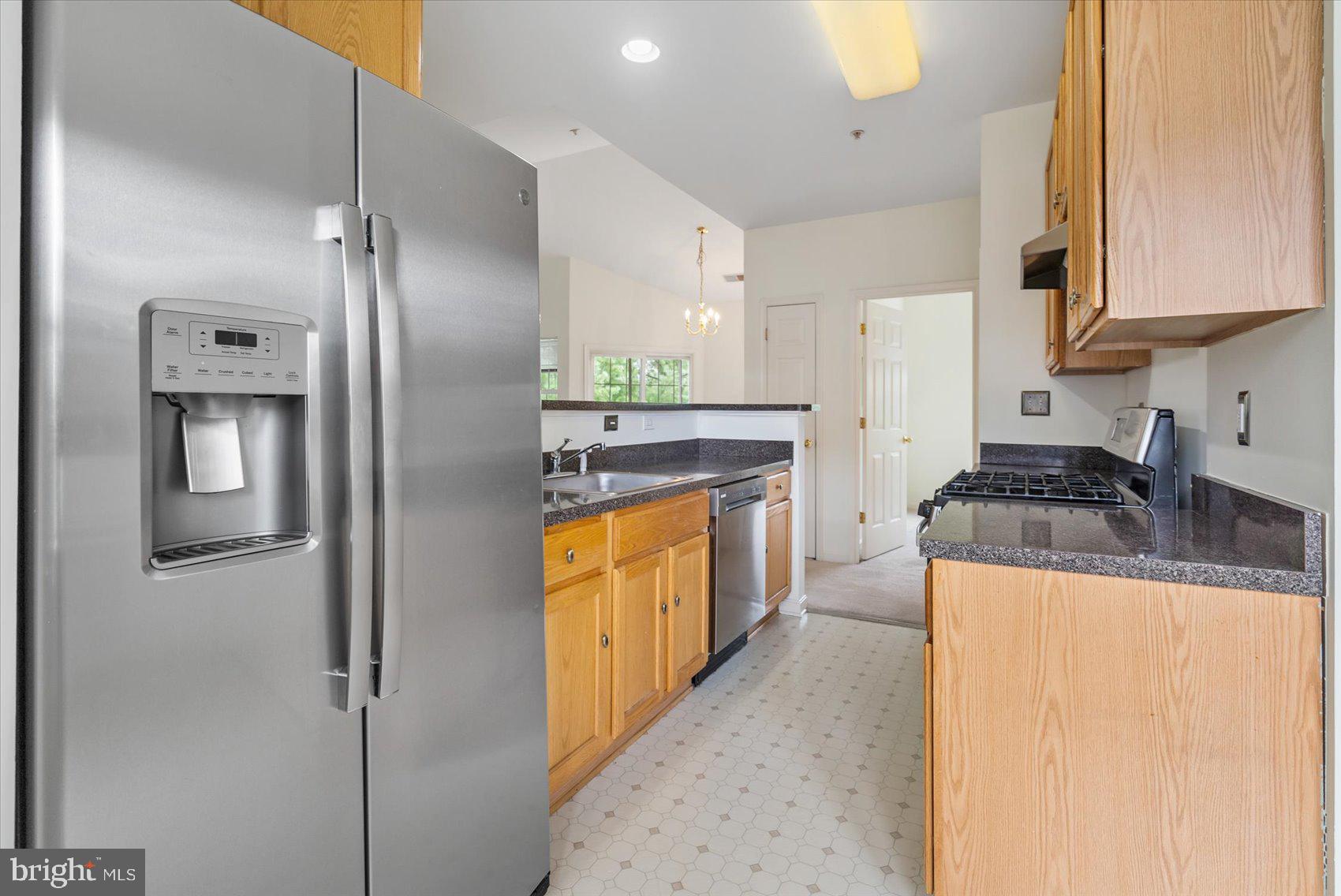 HOLLINGTON AT THE POINTE - Residential