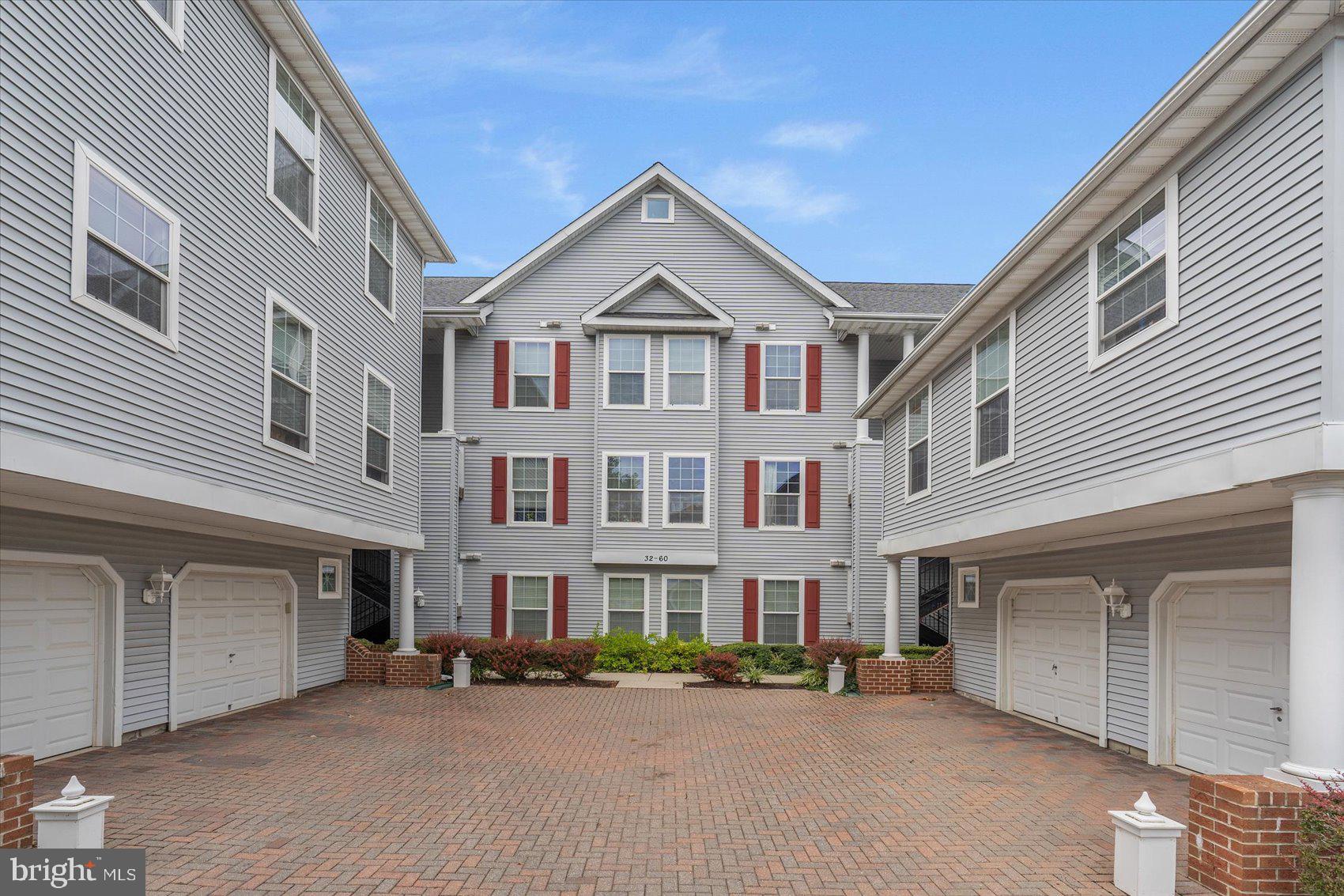 HOLLINGTON AT THE POINTE - Residential