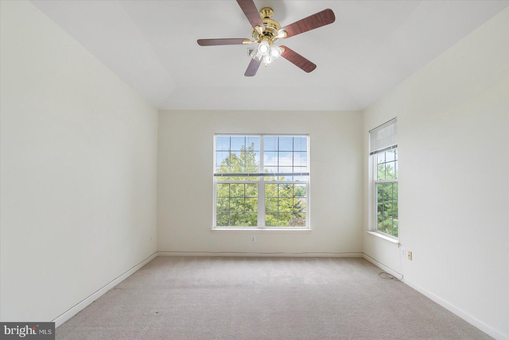 HOLLINGTON AT THE POINTE - Residential