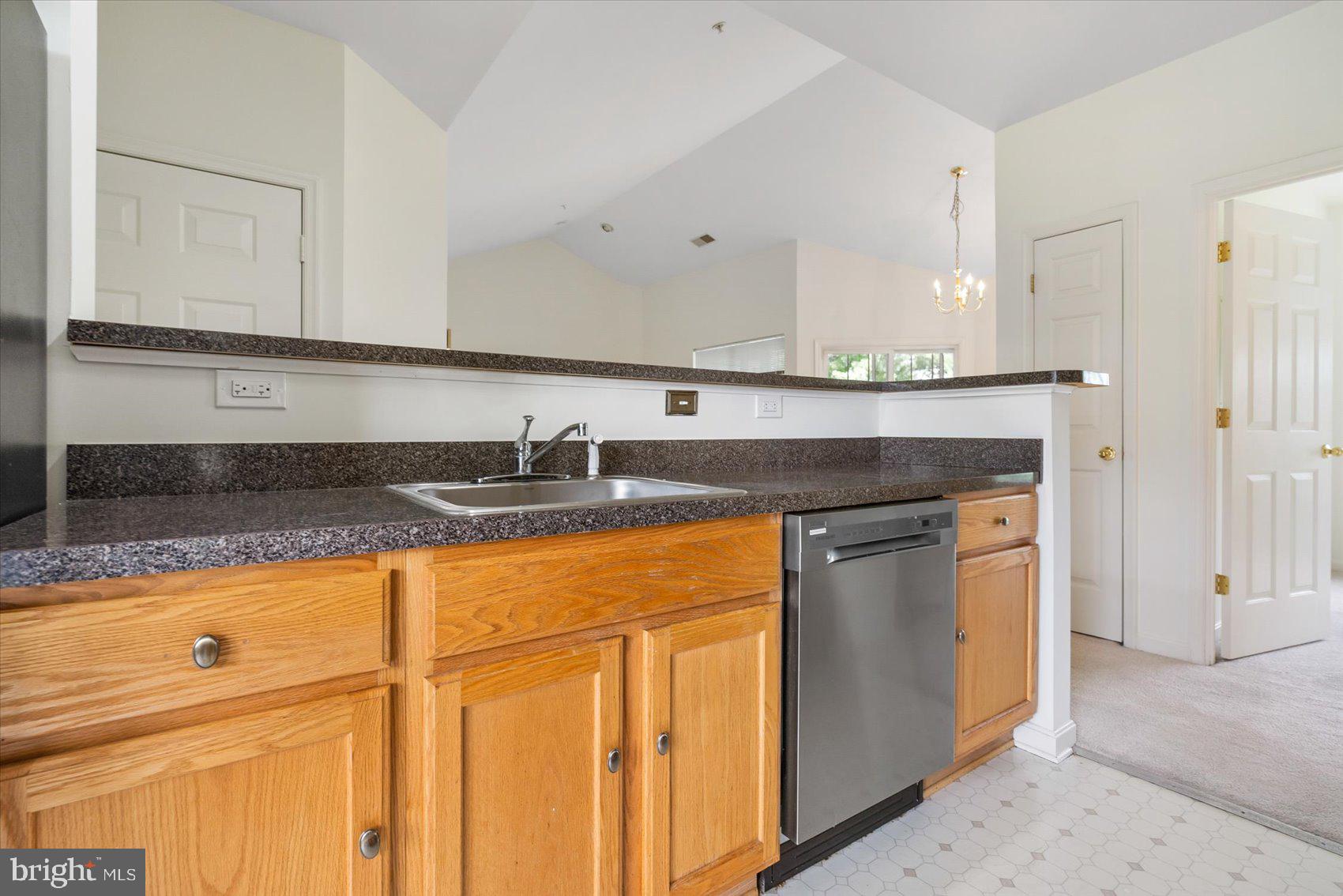 HOLLINGTON AT THE POINTE - Residential