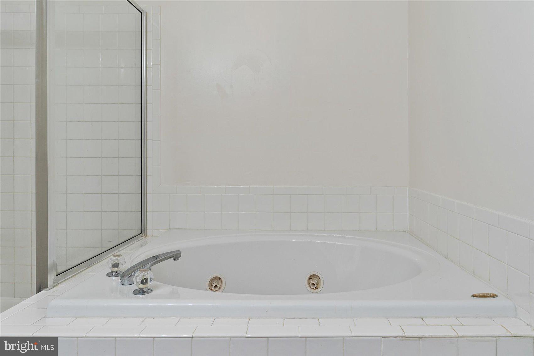 HOLLINGTON AT THE POINTE - Residential