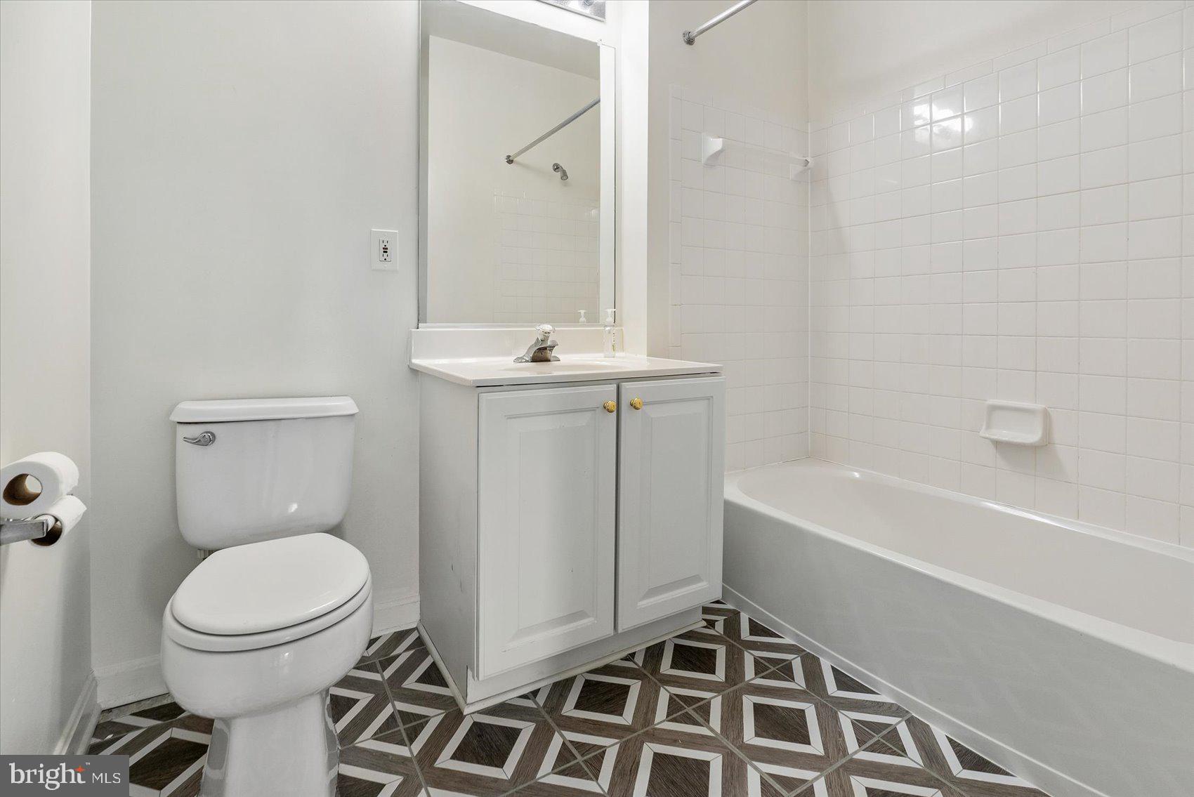 HOLLINGTON AT THE POINTE - Residential