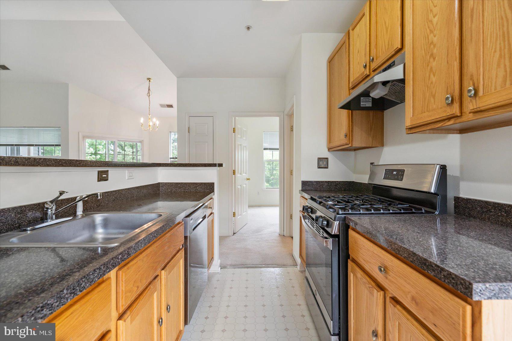 HOLLINGTON AT THE POINTE - Residential