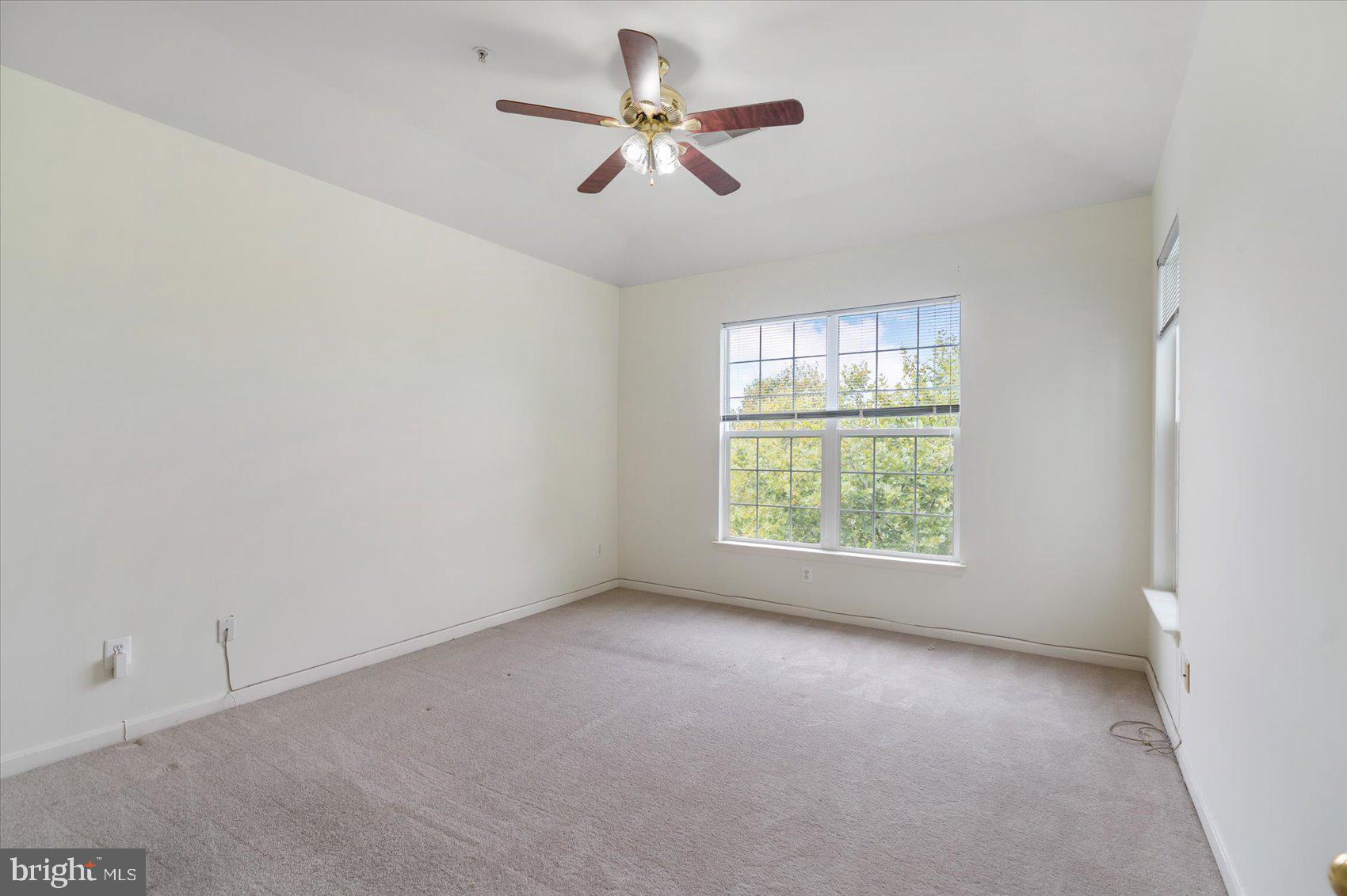 HOLLINGTON AT THE POINTE - Residential