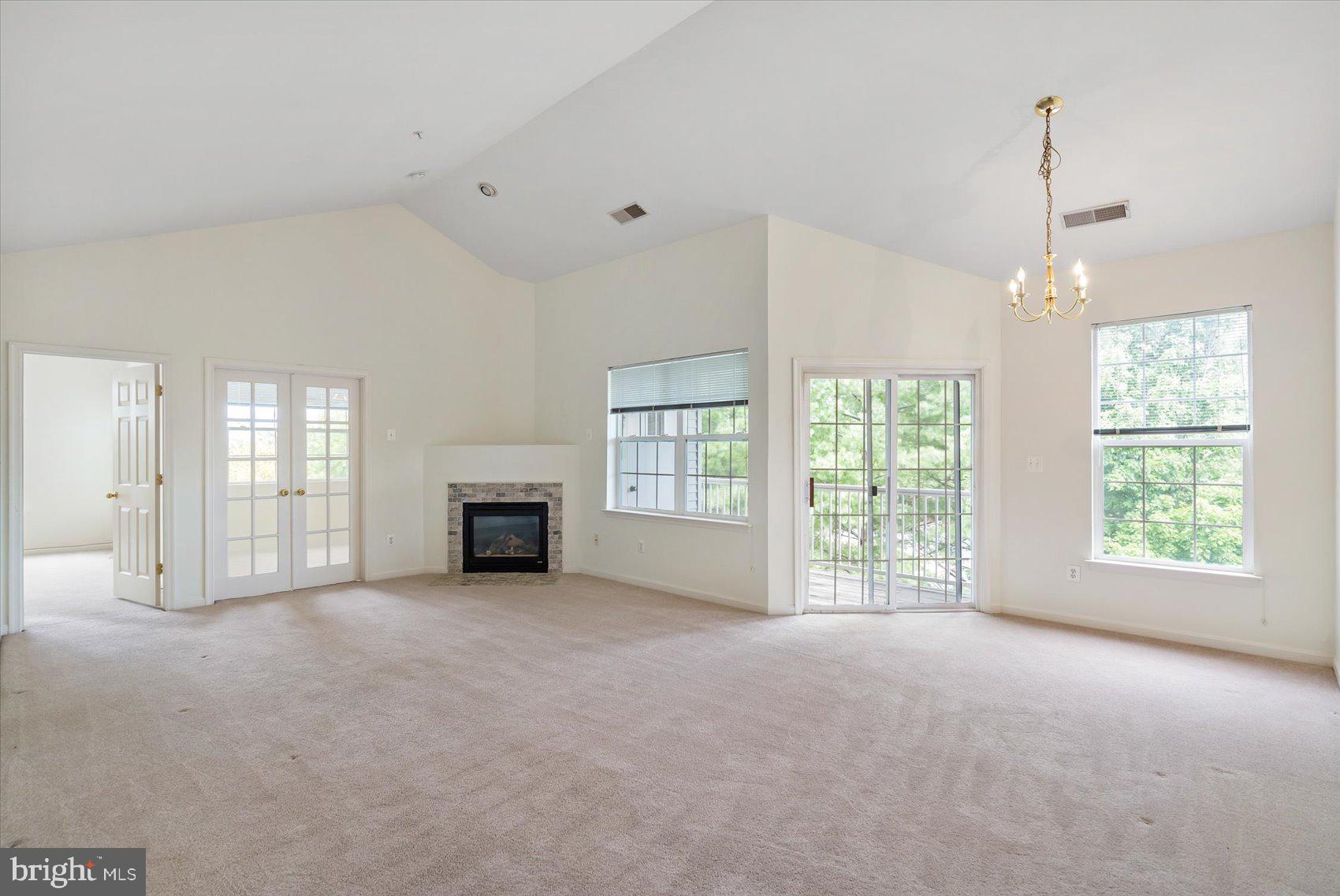 HOLLINGTON AT THE POINTE - Residential