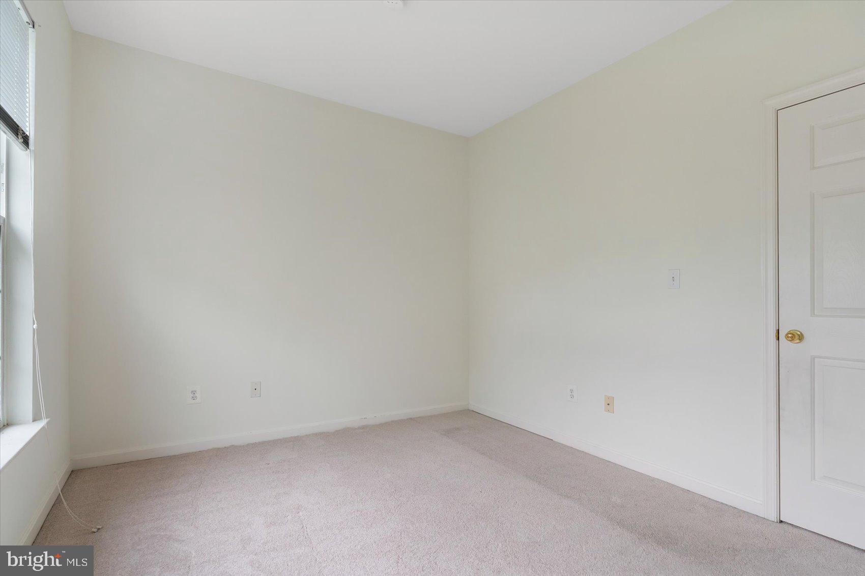 HOLLINGTON AT THE POINTE - Residential