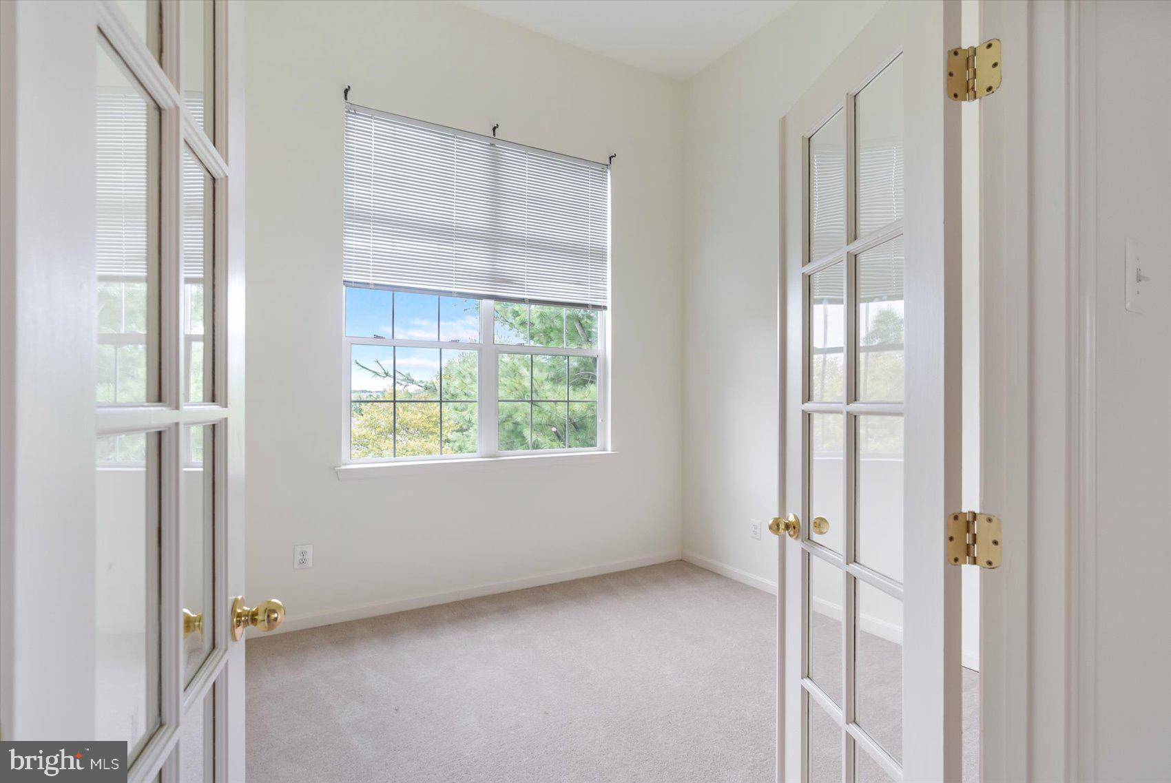 HOLLINGTON AT THE POINTE - Residential