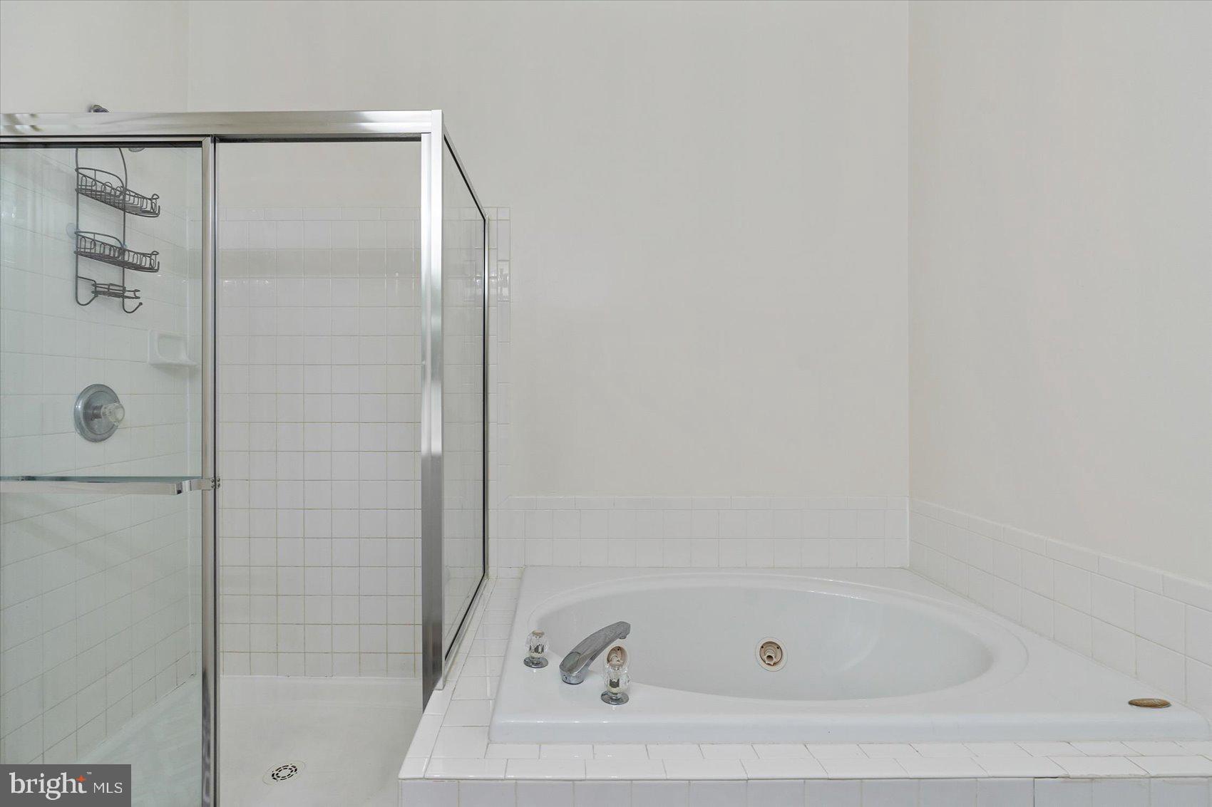 HOLLINGTON AT THE POINTE - Residential