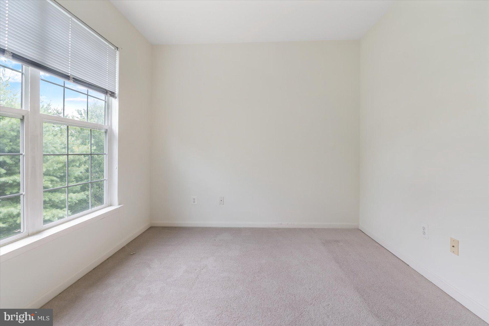 HOLLINGTON AT THE POINTE - Residential