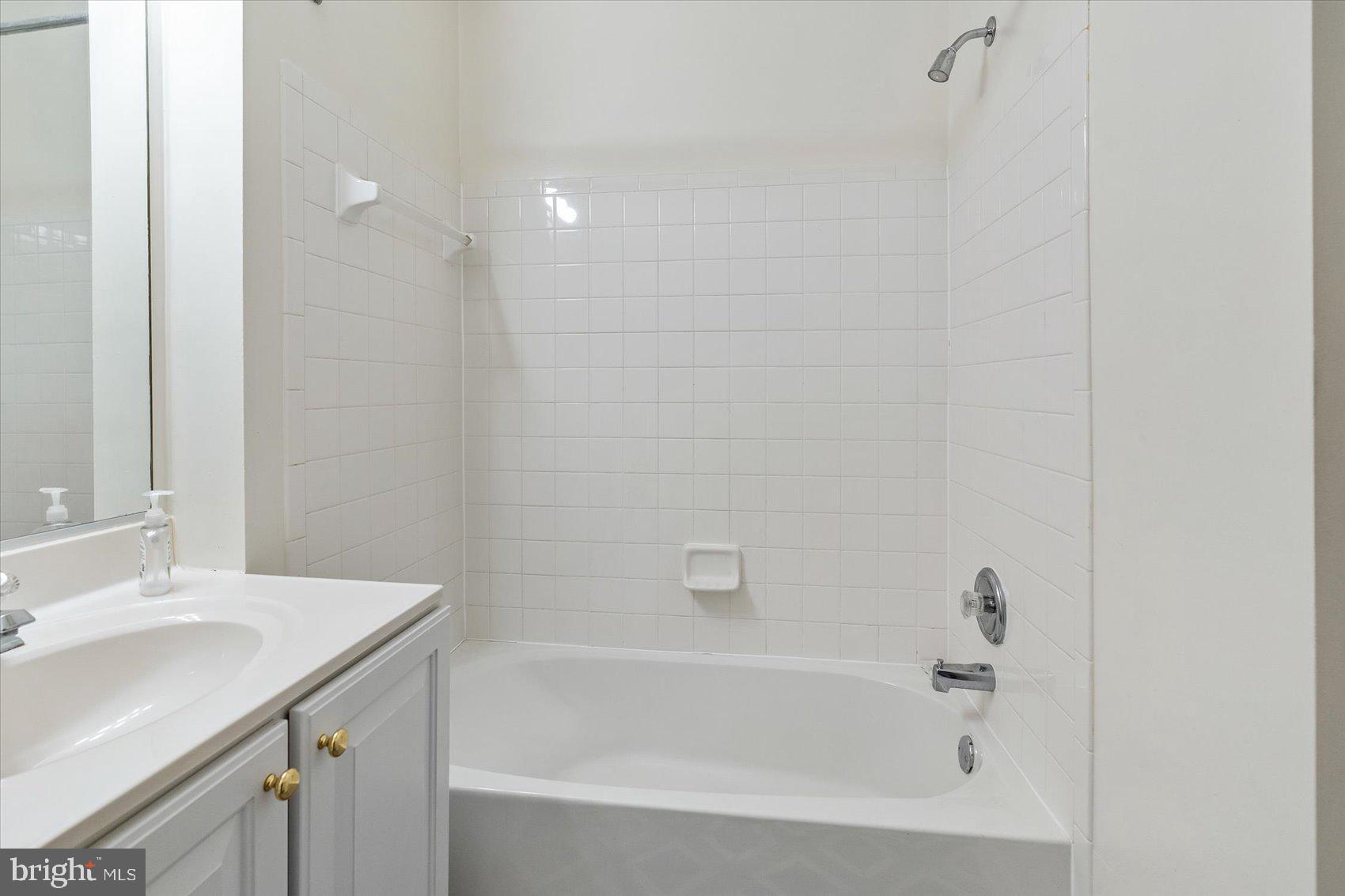 HOLLINGTON AT THE POINTE - Residential