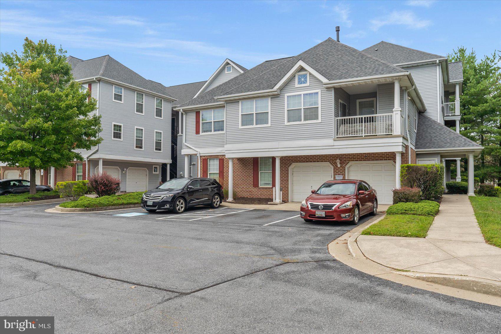 HOLLINGTON AT THE POINTE - Residential