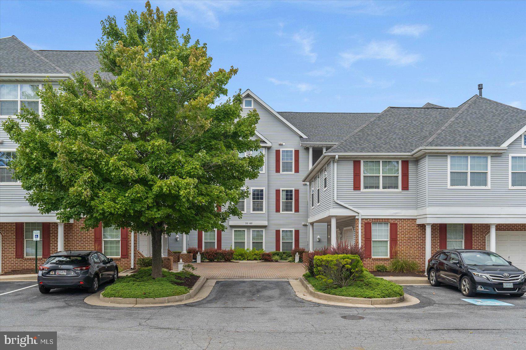 HOLLINGTON AT THE POINTE - Residential