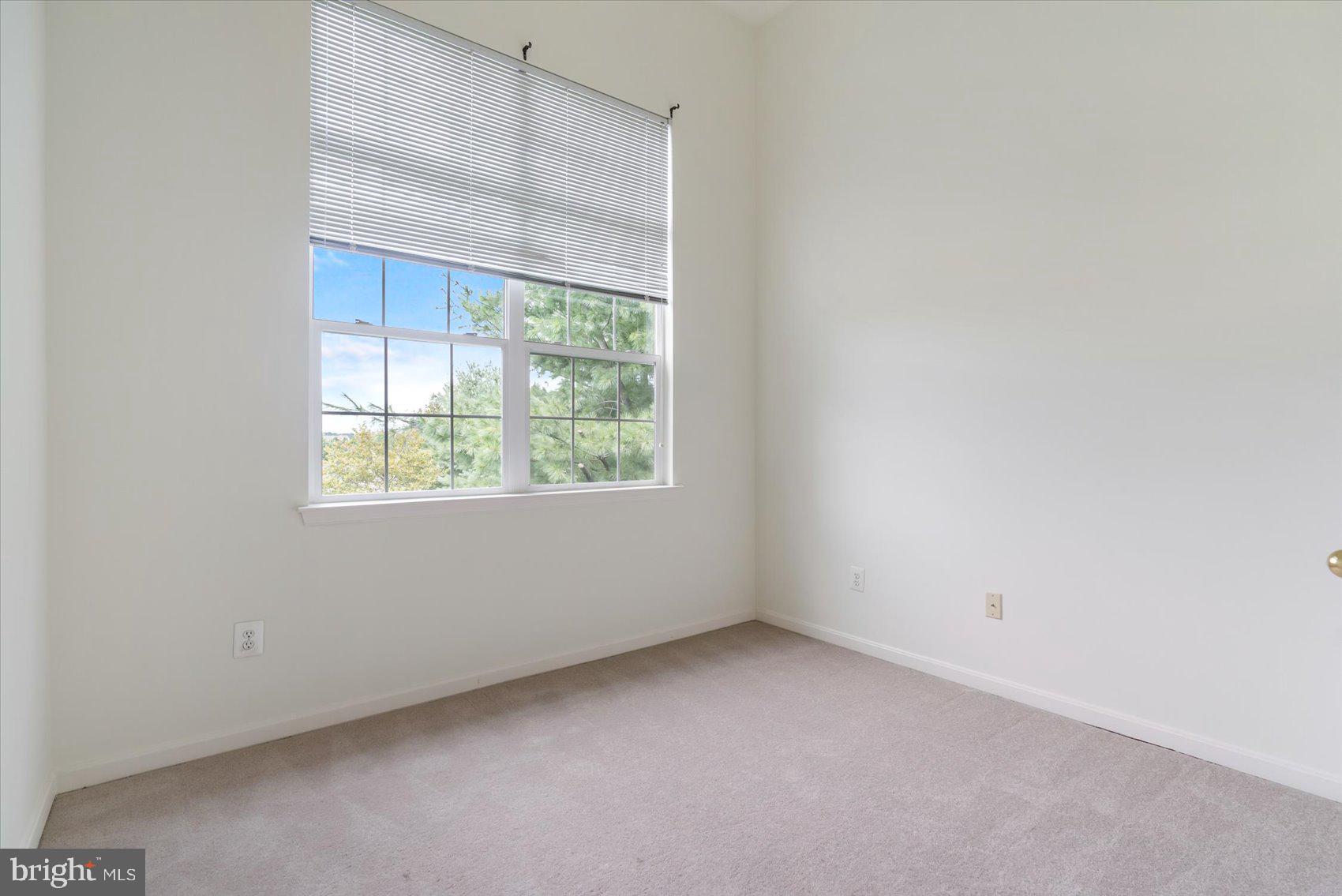 HOLLINGTON AT THE POINTE - Residential