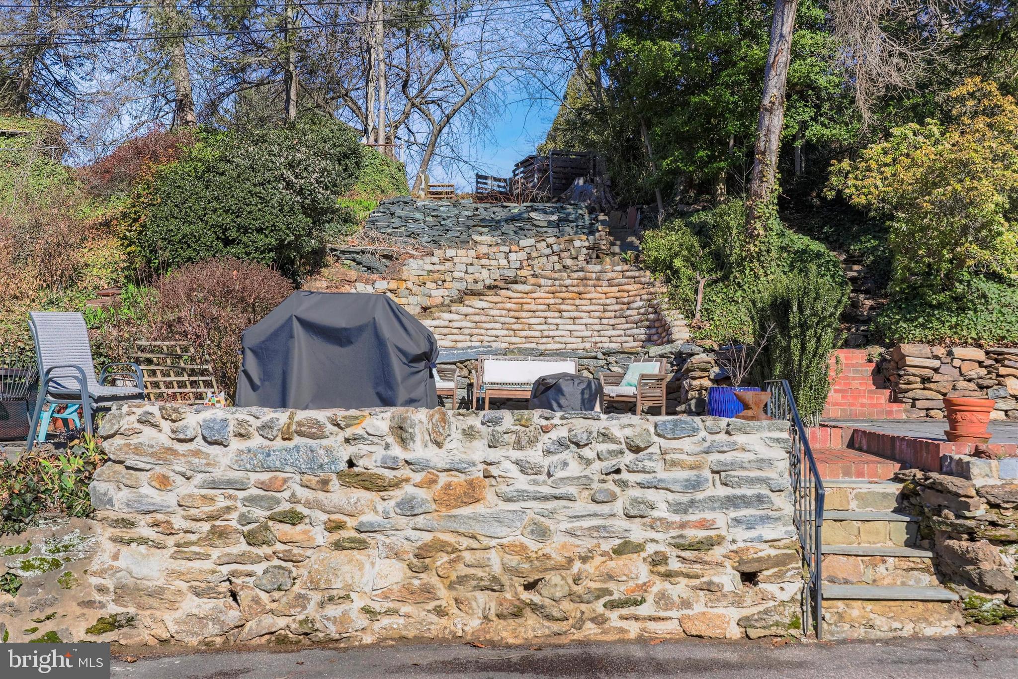 EAST FALLS - Residential