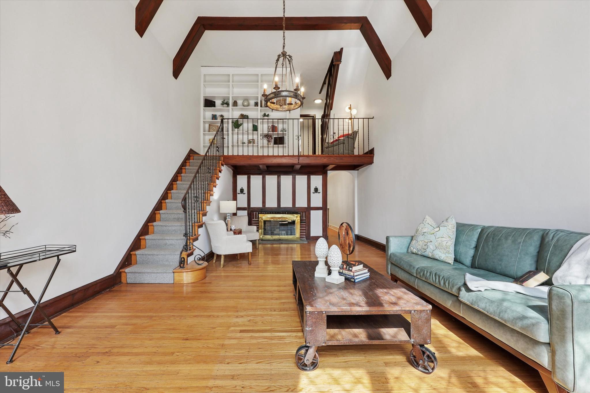 EAST FALLS - Residential