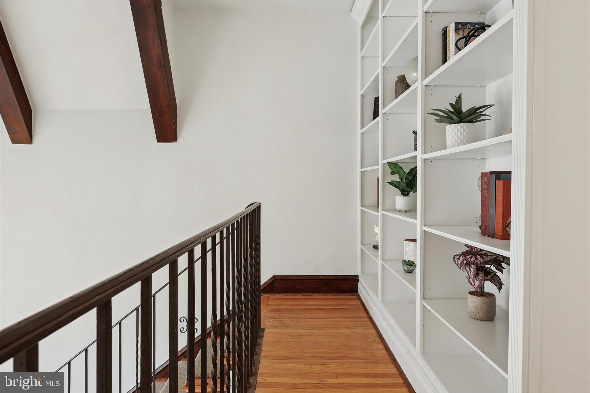 EAST FALLS - Residential