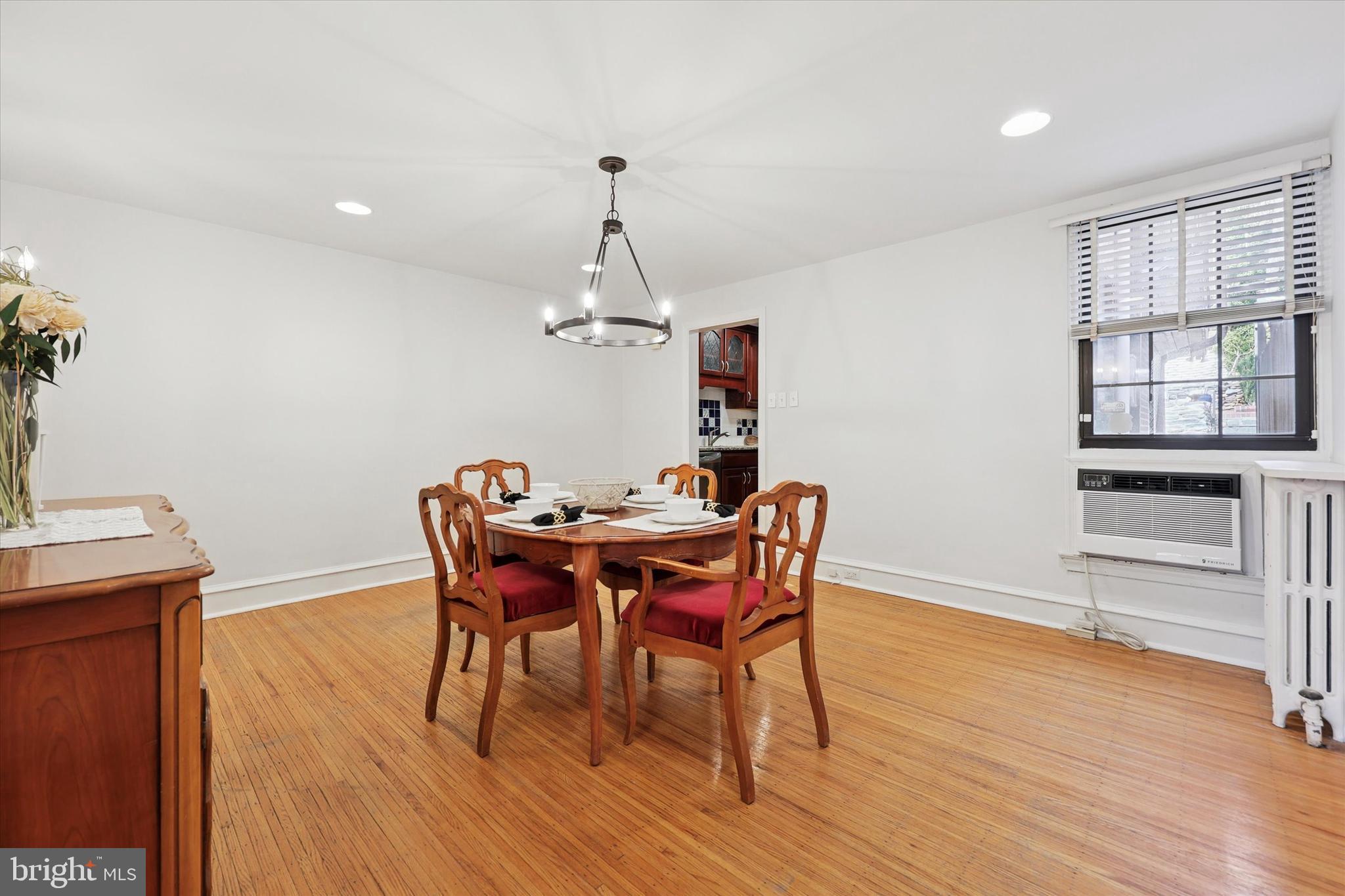 EAST FALLS - Residential