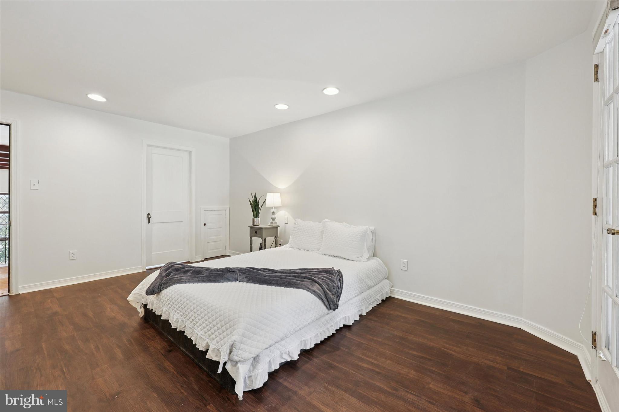 EAST FALLS - Residential