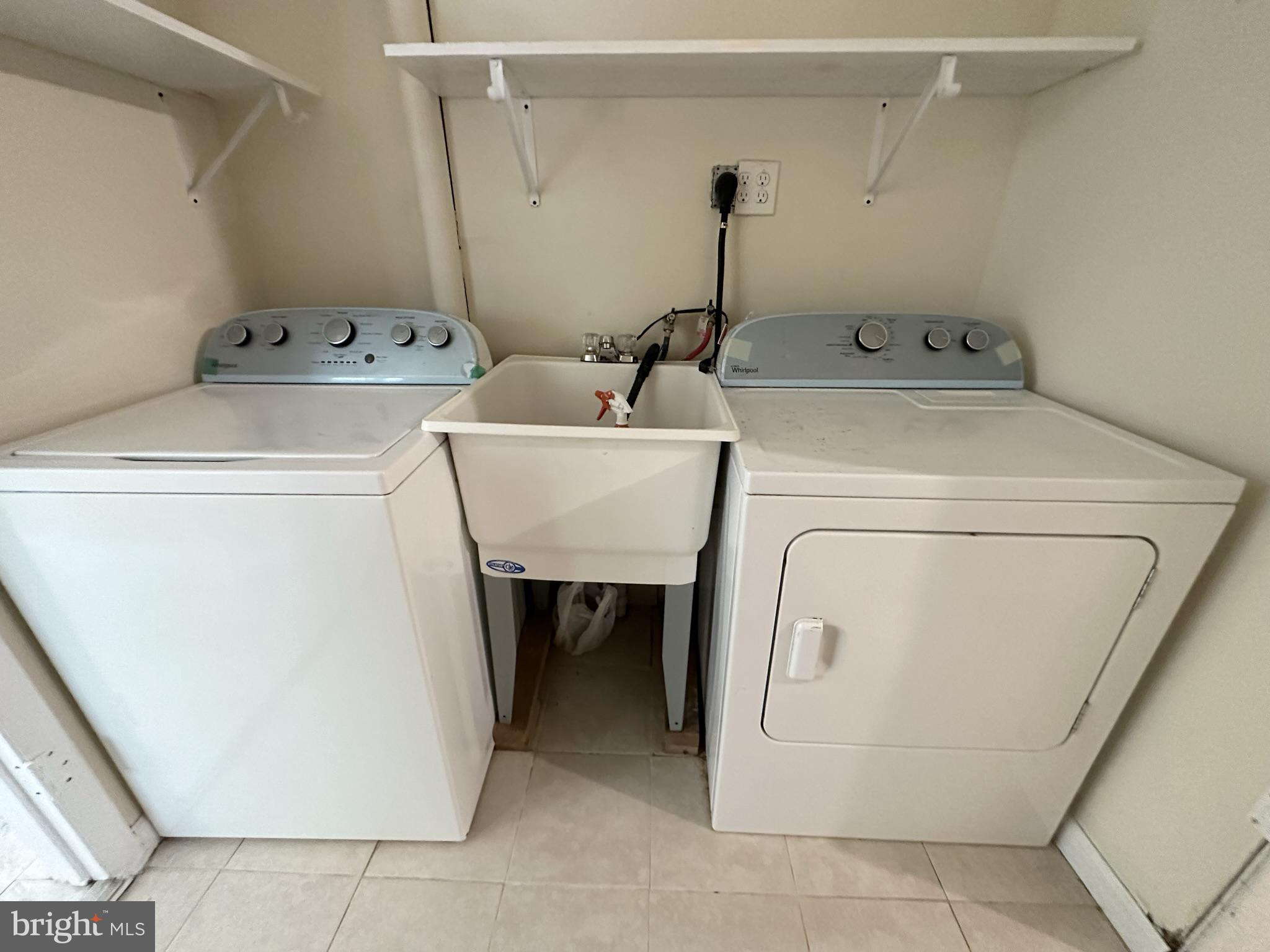 CALVERTON - Residential