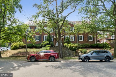 2824 S ABINGDON STREET A2 ARLINGTON VA 22206