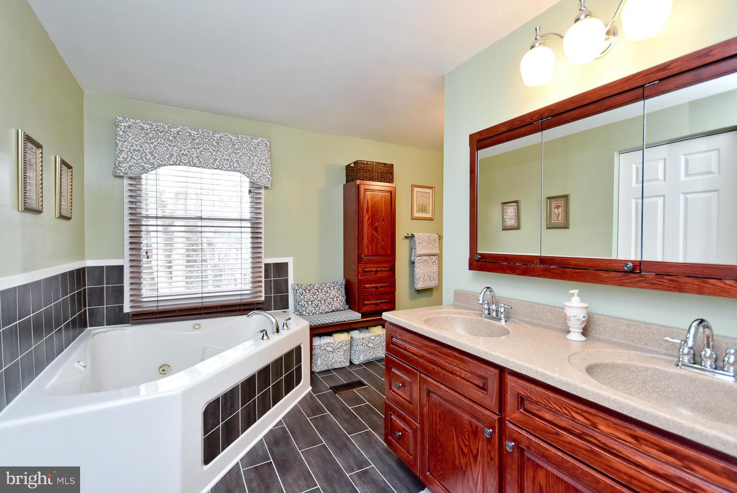 KINGS CONTRIVANCE - Residential