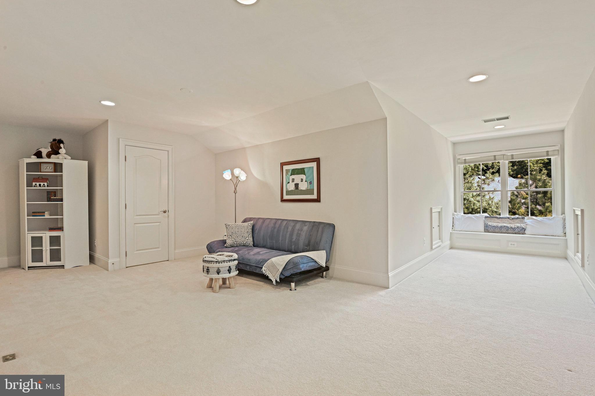 TYSONS CHASE - Residential