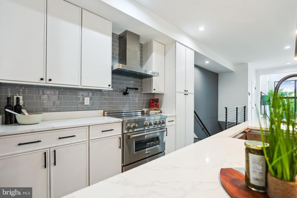 Photo of 304 K Street NE #1, WASHINGTON, DC 20002 (MLS # DCDC2254238)