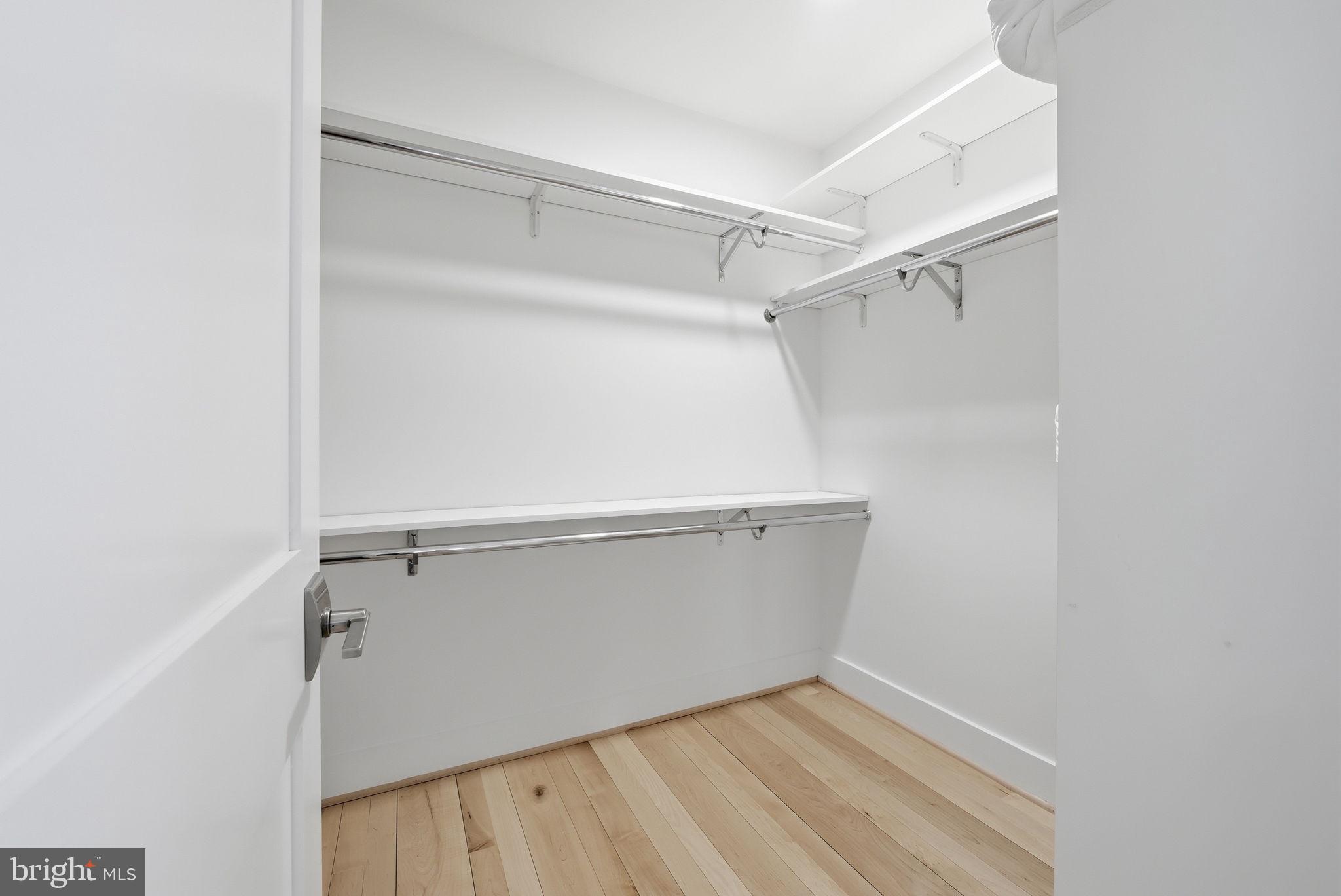 LYON VILLAGE - Residential