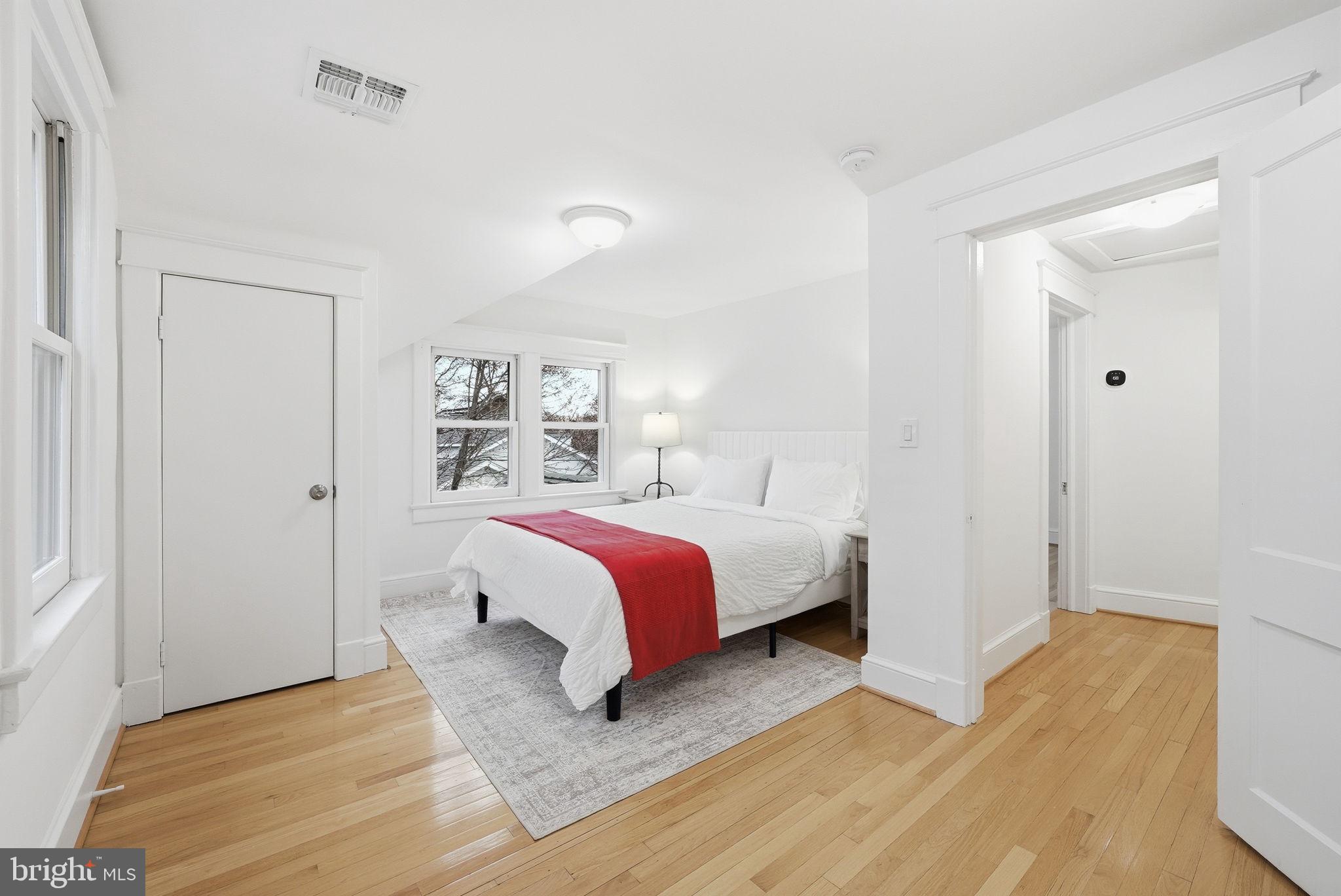 LYON VILLAGE - Residential