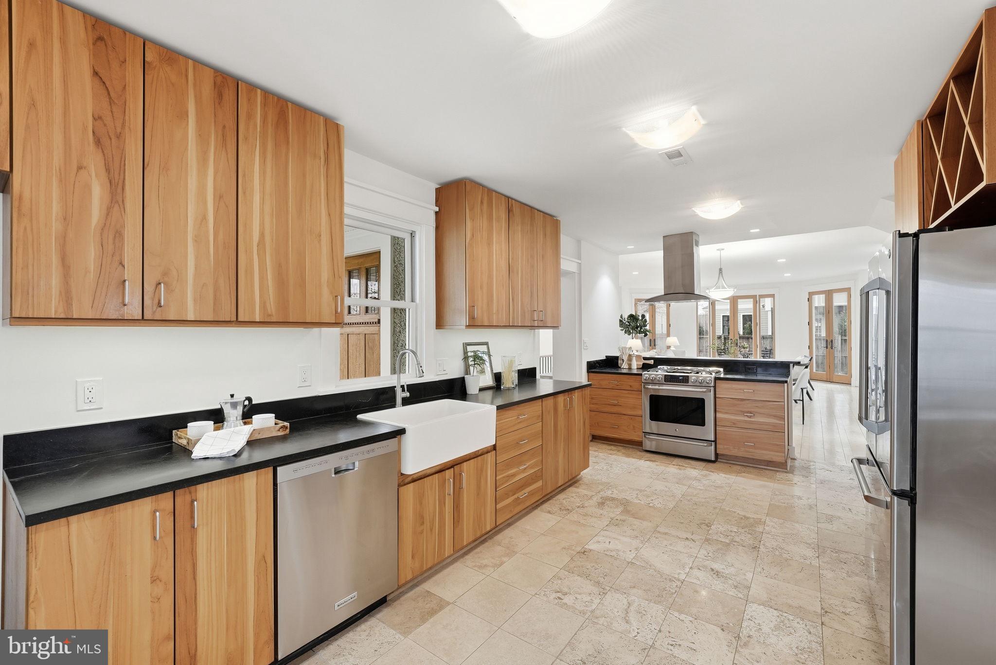 LYON VILLAGE - Residential